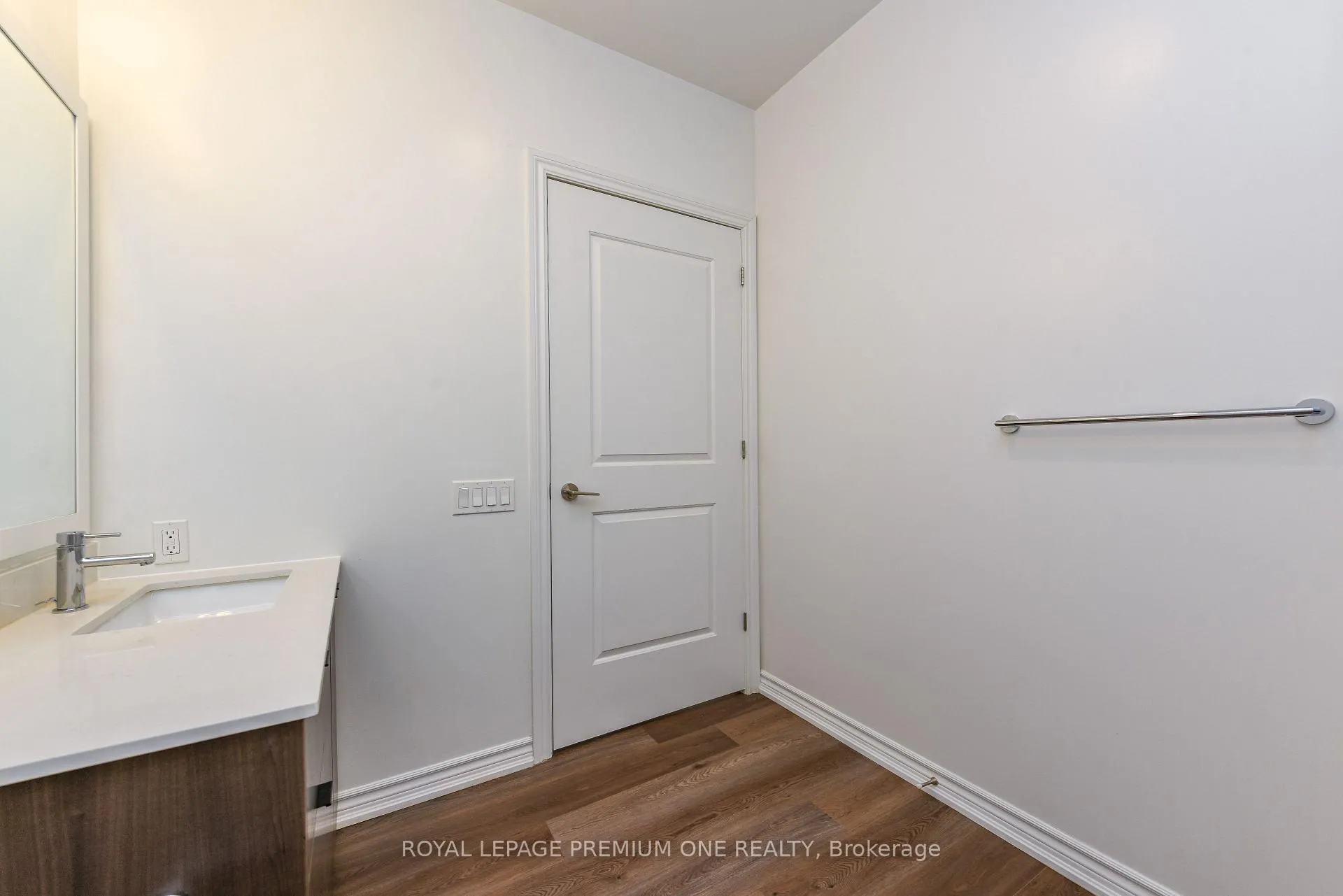 Photo 21 of Unit PH06, 571 Prince Edward Drive, Etobicoke, Kingsway South — HOMEH