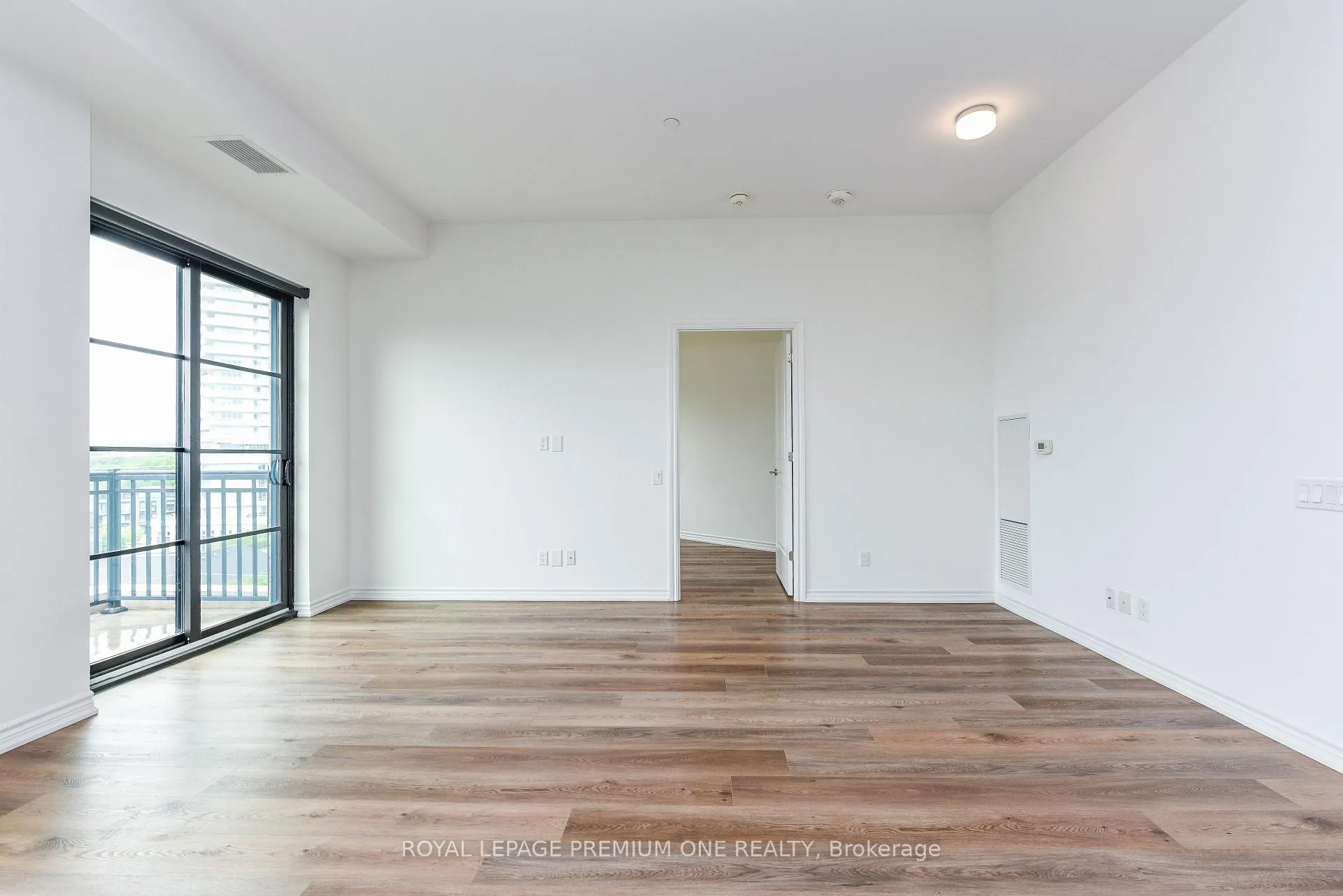 Photo 23 of Unit PH06, 571 Prince Edward Drive, Etobicoke, Kingsway South — HOMEH