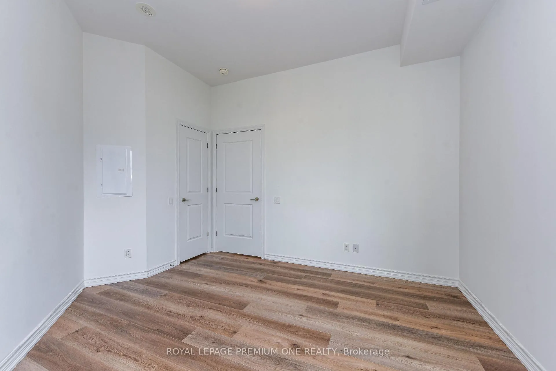 Photo 26 of Unit PH06, 571 Prince Edward Drive, Etobicoke, Kingsway South — HOMEH