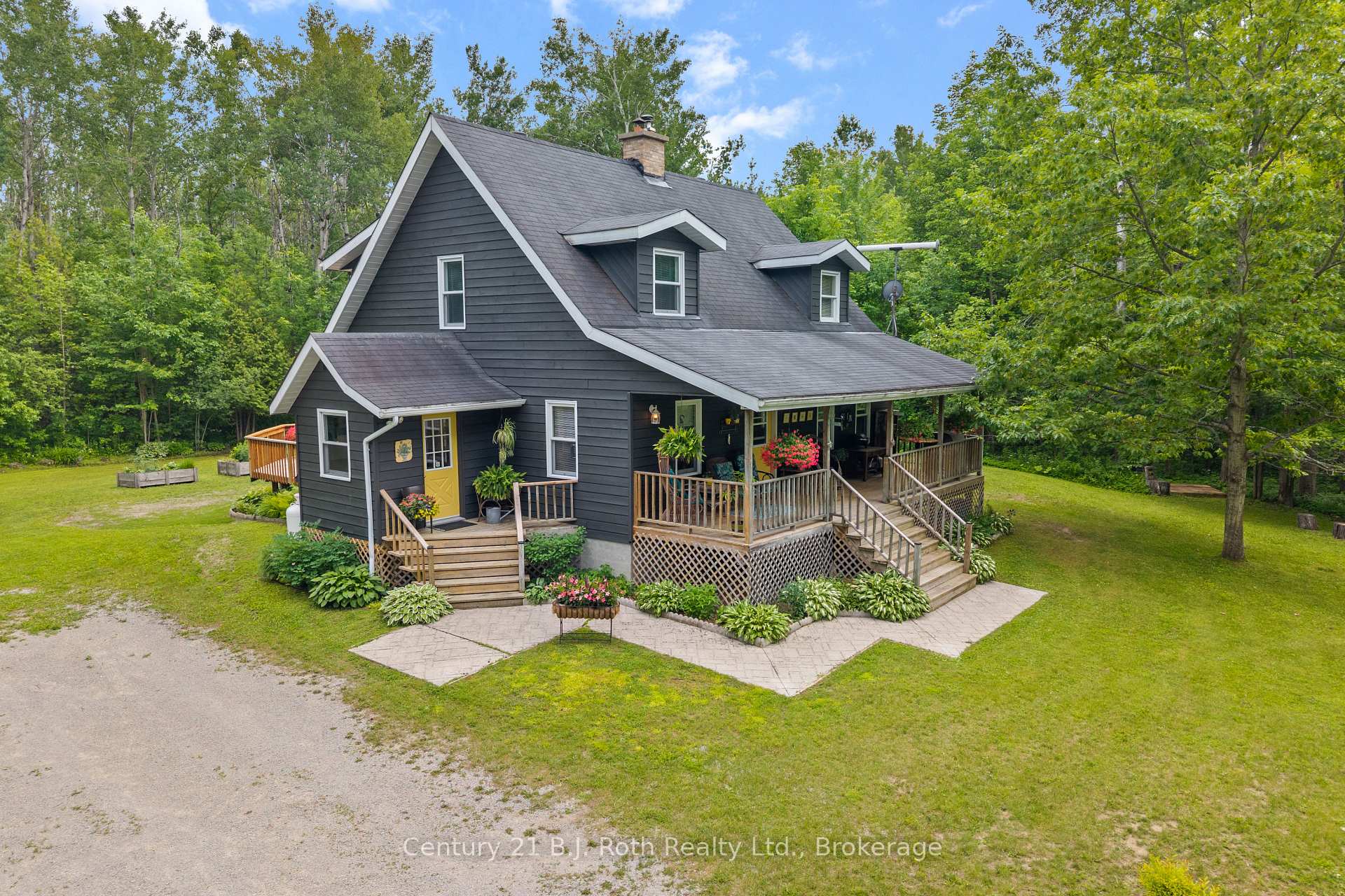 Photo 2 of 3147 Dalton Court, Tay, Rural Tay — HOMEH