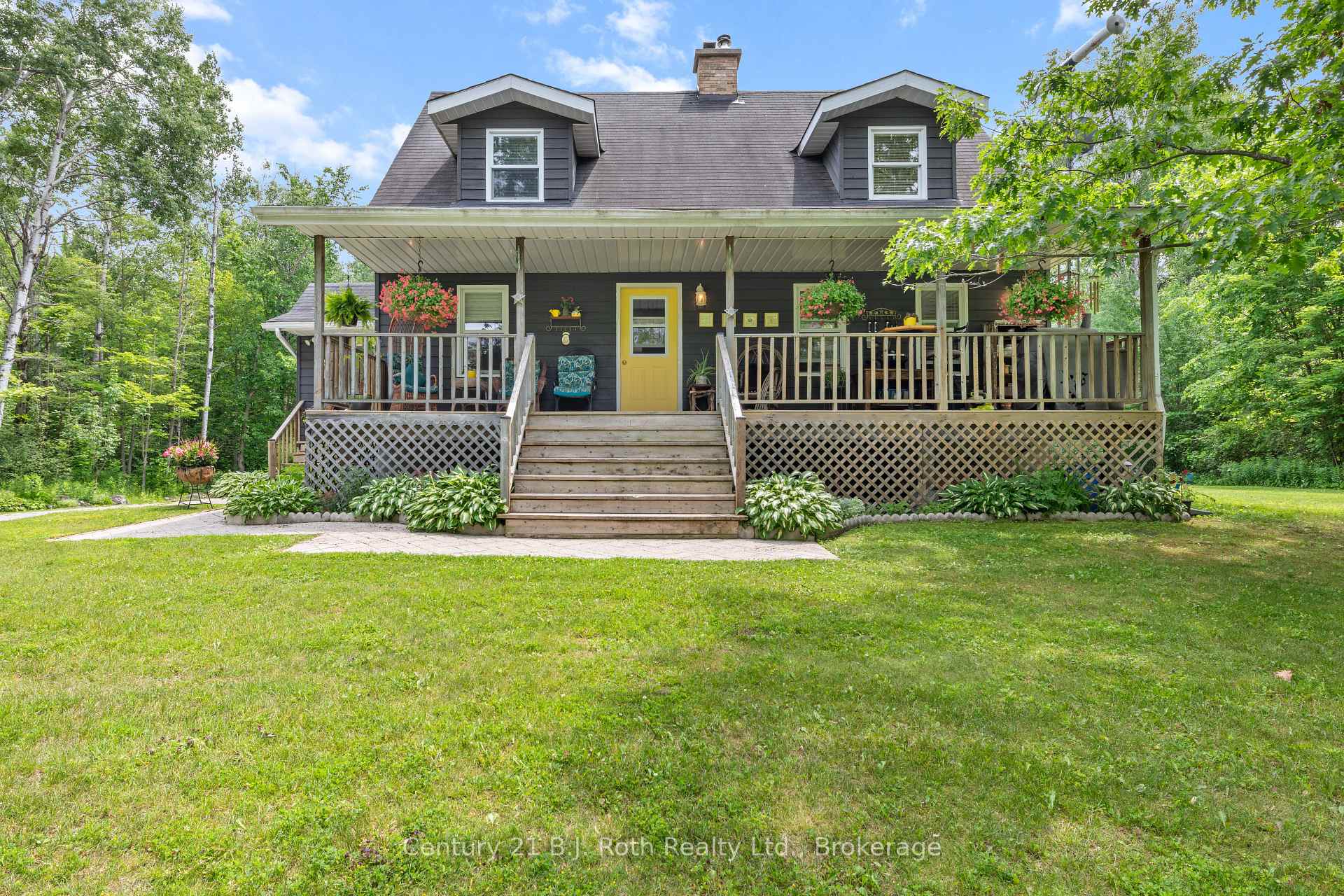 Photo 3 of 3147 Dalton Court, Tay, Rural Tay — HOMEH