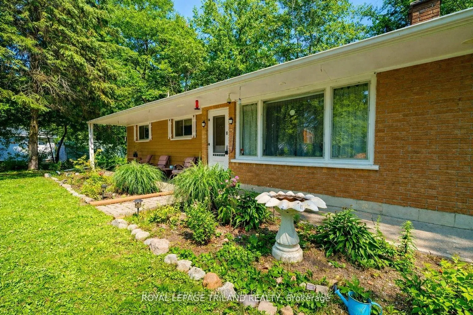 Photo 2 of 6302 Huron Drive, Lambton Shores, Kettle Point — HOMEH