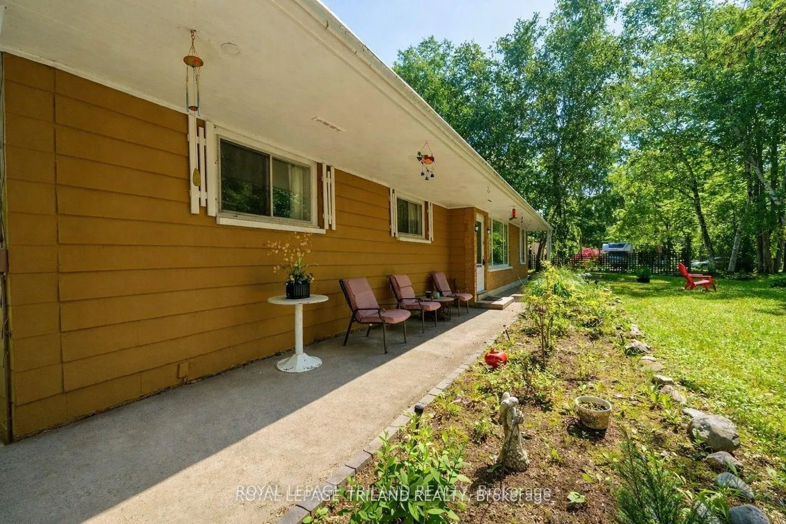Photo 3 of 6302 Huron Drive, Lambton Shores, Kettle Point — HOMEH