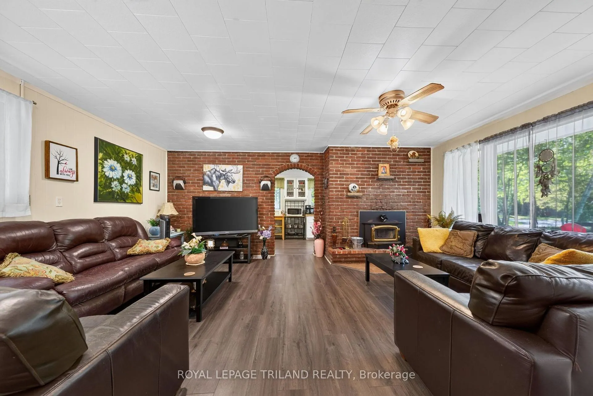 Photo 6 of 6302 Huron Drive, Lambton Shores, Kettle Point — HOMEH