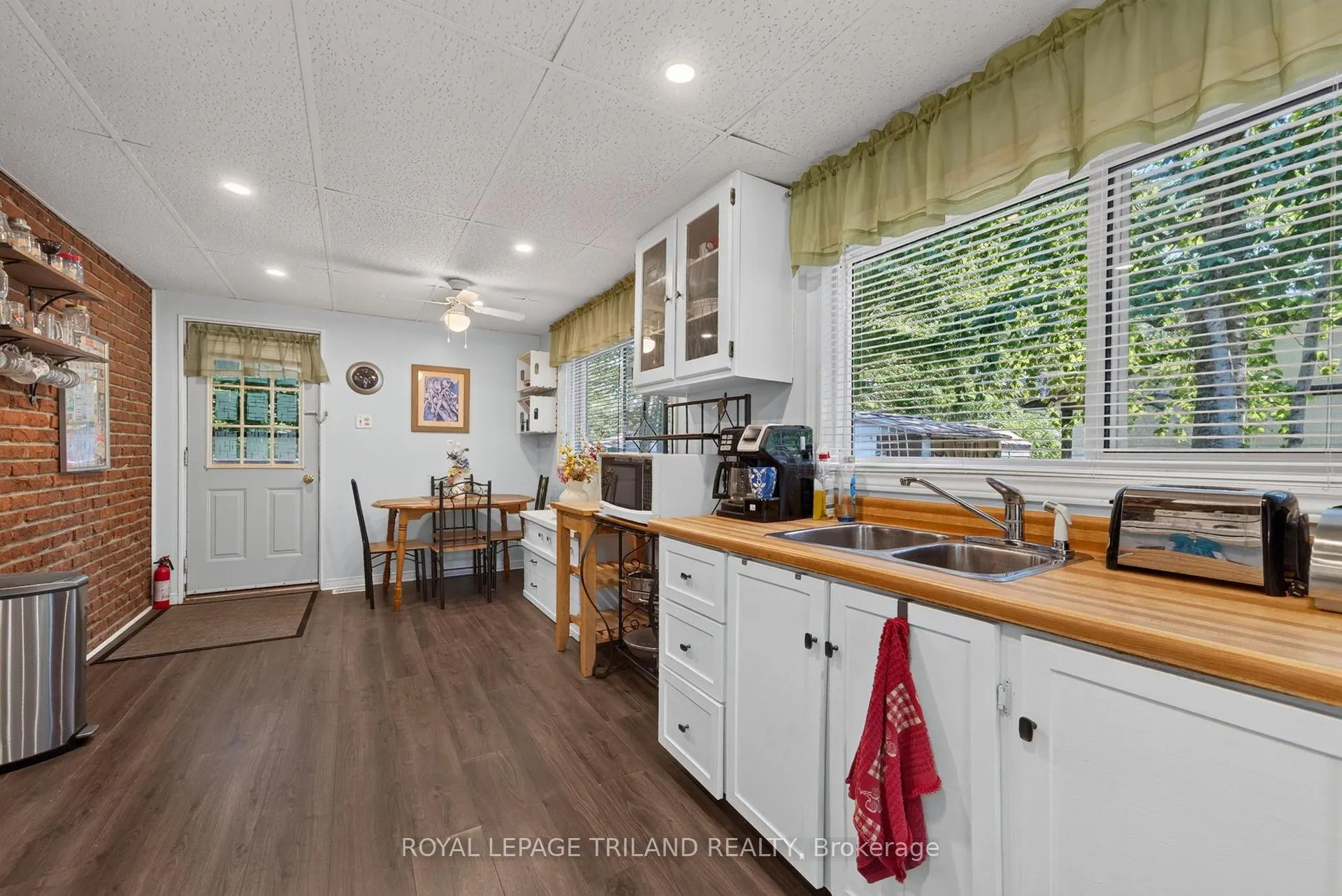 Photo 9 of 6302 Huron Drive, Lambton Shores, Kettle Point — HOMEH