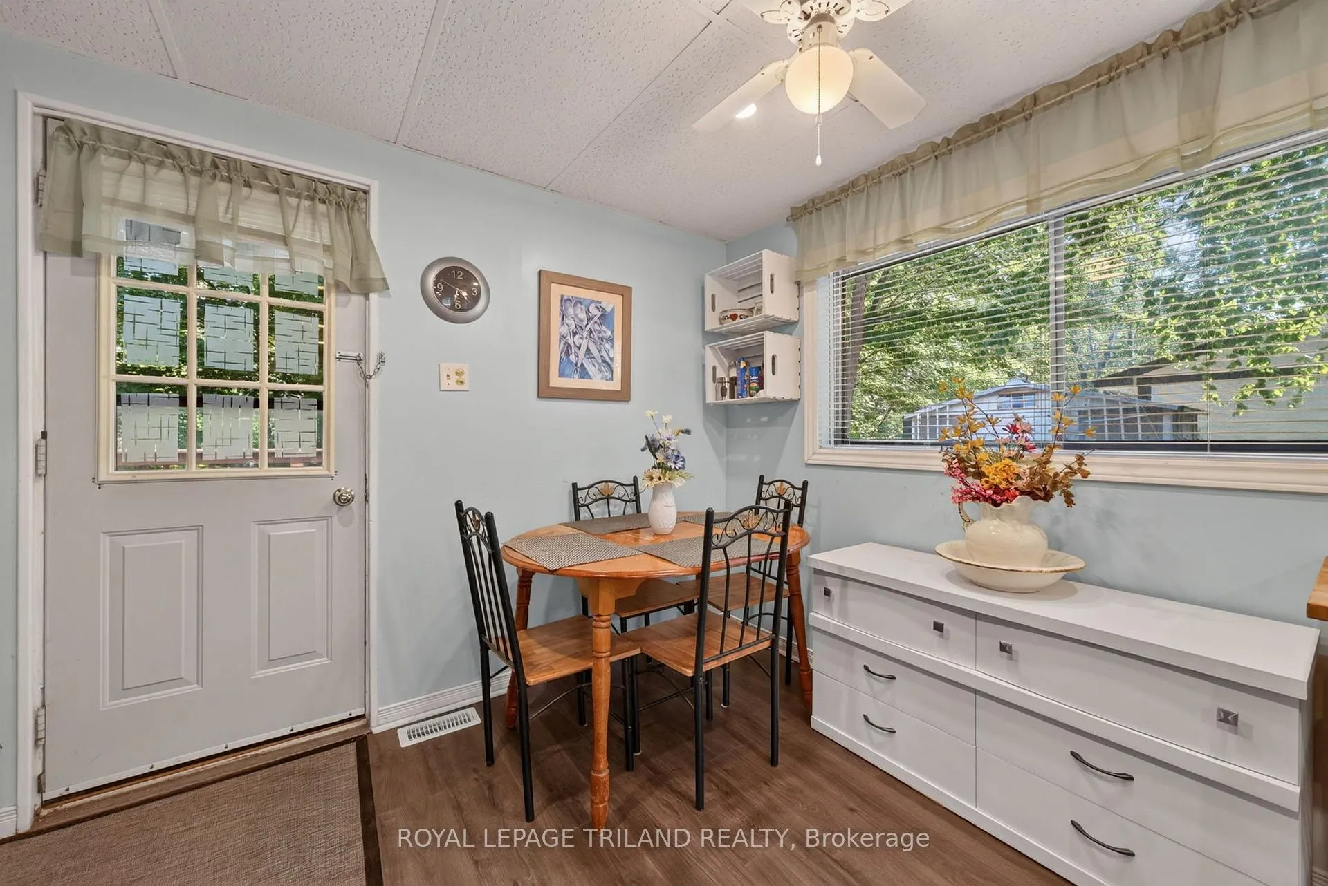 Photo 10 of 6302 Huron Drive, Lambton Shores, Kettle Point — HOMEH