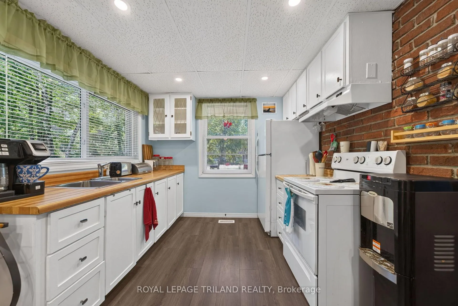 Photo 11 of 6302 Huron Drive, Lambton Shores, Kettle Point — HOMEH