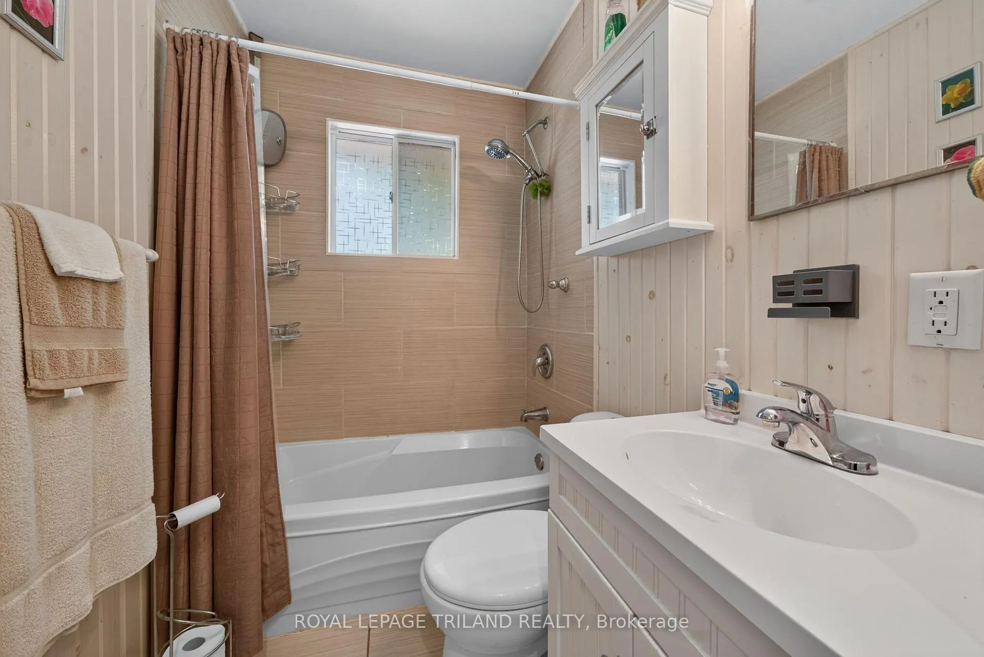 Photo 17 of 6302 Huron Drive, Lambton Shores, Kettle Point — HOMEH