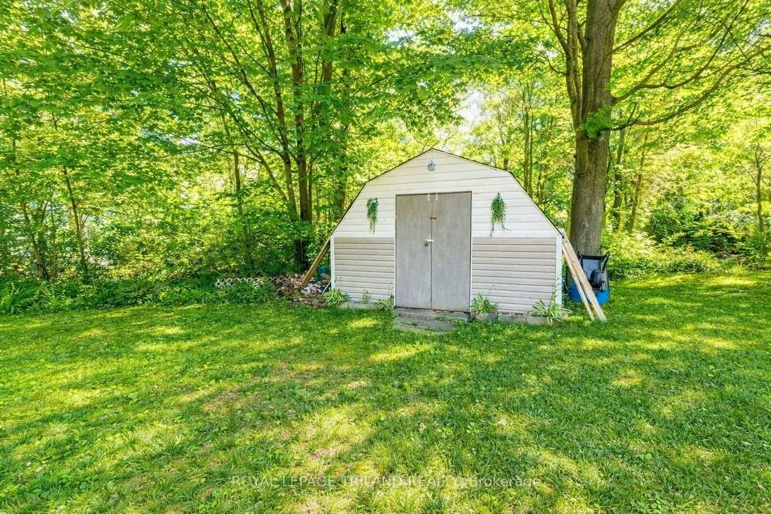 Photo 25 of 6302 Huron Drive, Lambton Shores, Kettle Point — HOMEH