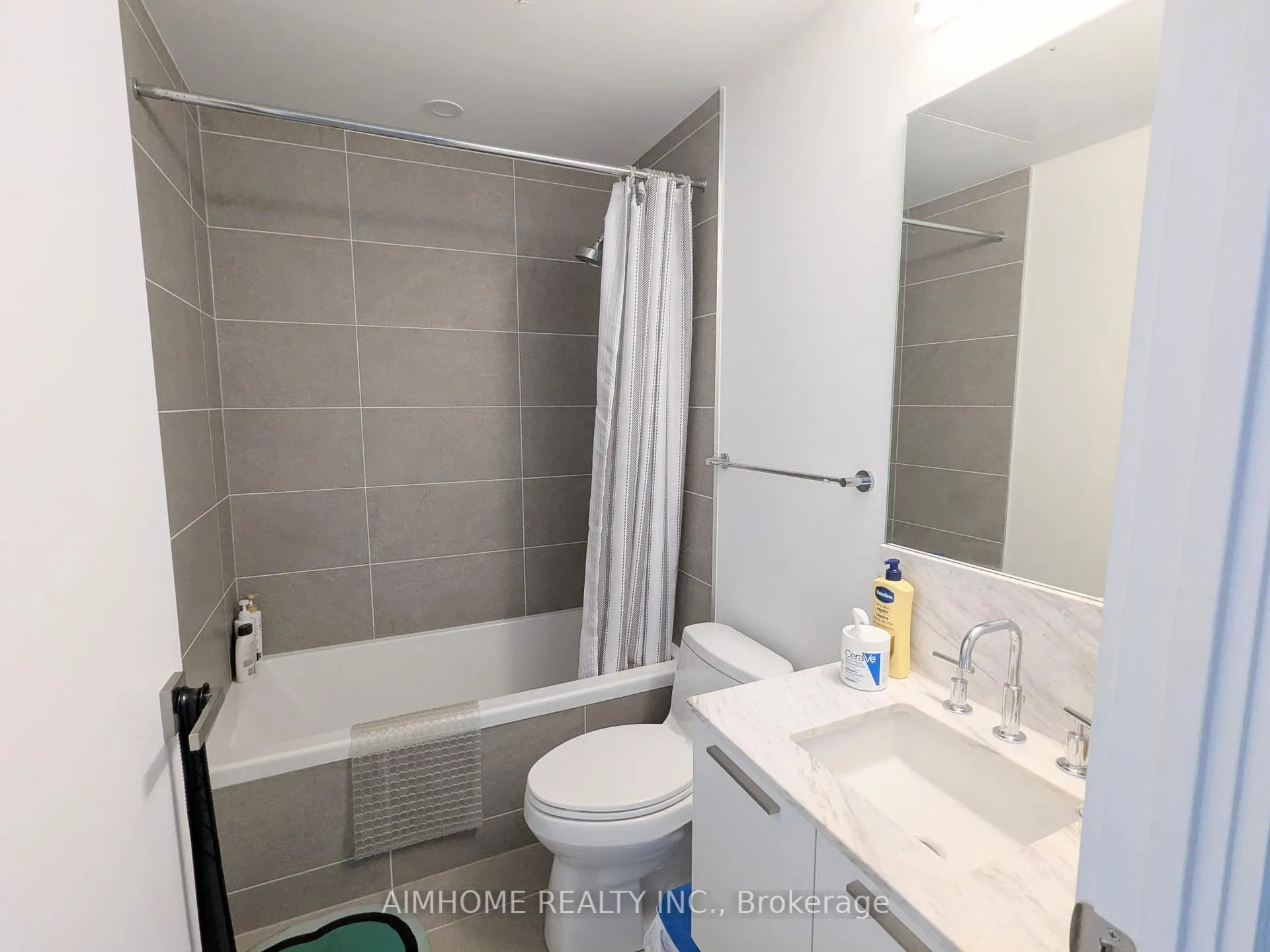 Photo 9 of Unit 2703, 3 Gloucester Street, Toronto, Church-Yonge Corridor — HOMEH