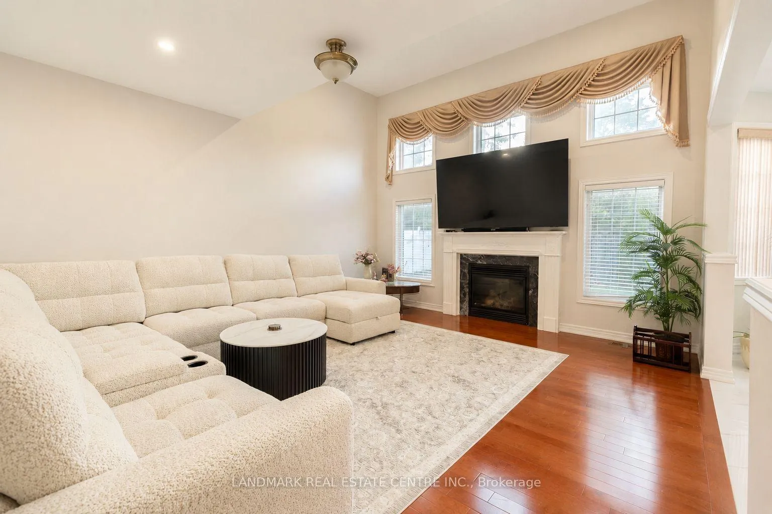 Photo 7 of 12 Highvalley Circle, Brampton, Bram East — HOMEH
