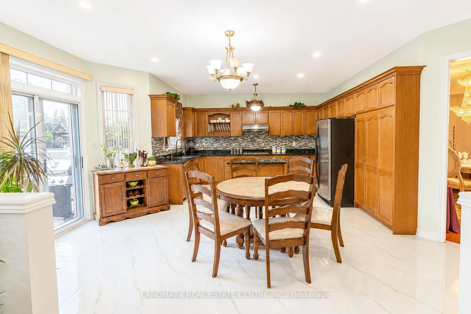 Photo 8 of 12 Highvalley Circle, Brampton, Bram East — HOMEH