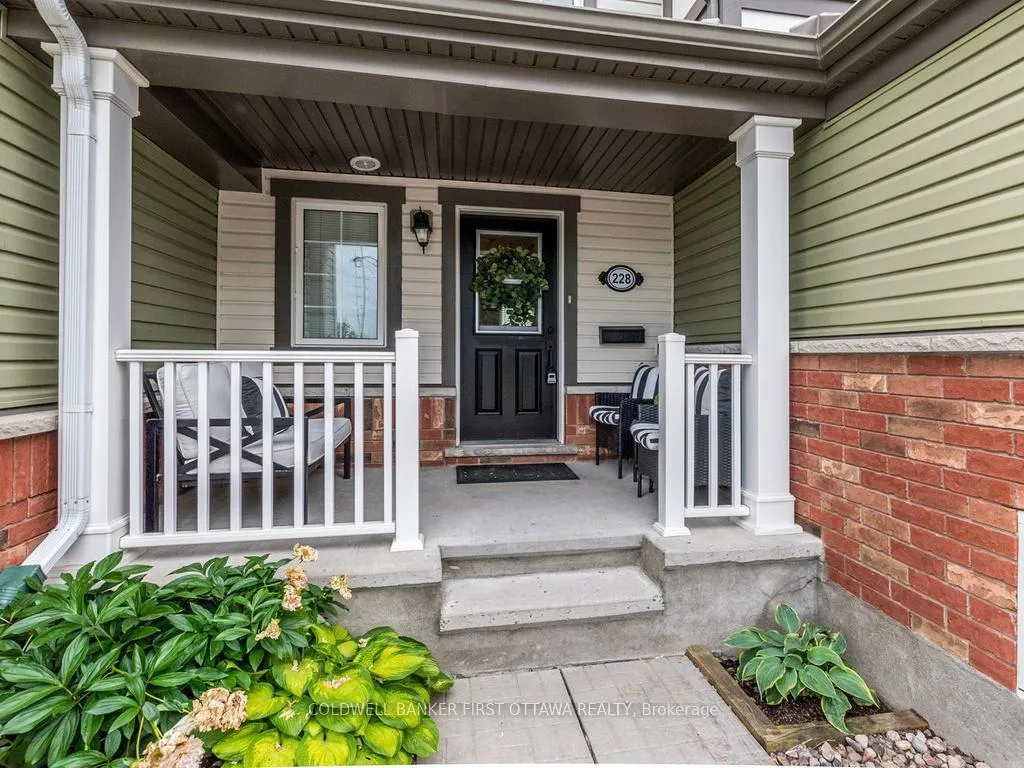 Photo 3 of 228 Par-La-Ville Circle, Ottawa, Stittsville (North) — HOMEH