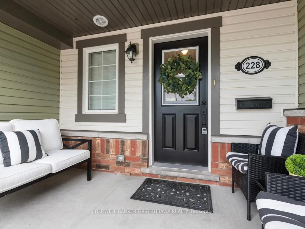Photo 4 of 228 Par-La-Ville Circle, Ottawa, Stittsville (North) — HOMEH