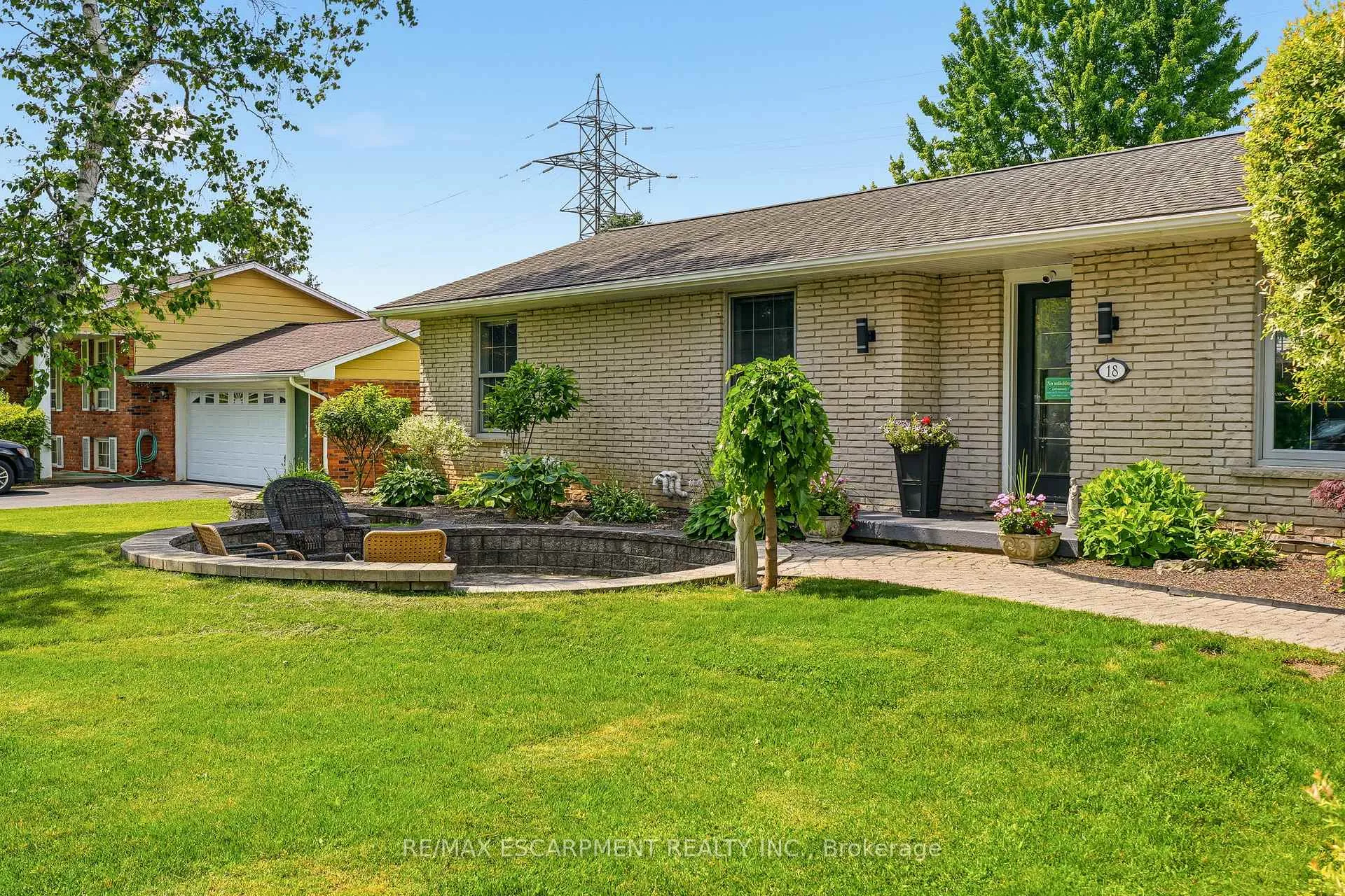 Photo 4 of 18 Fireside Drive, Hamilton, Freelton — HOMEH