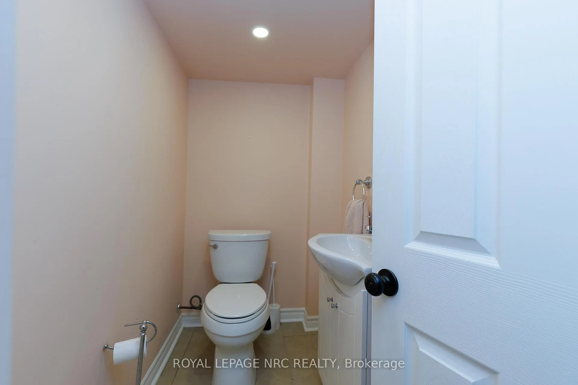 Photo 32 of 52 Yates Street, St. Catharines, Downtown — HOMEH
