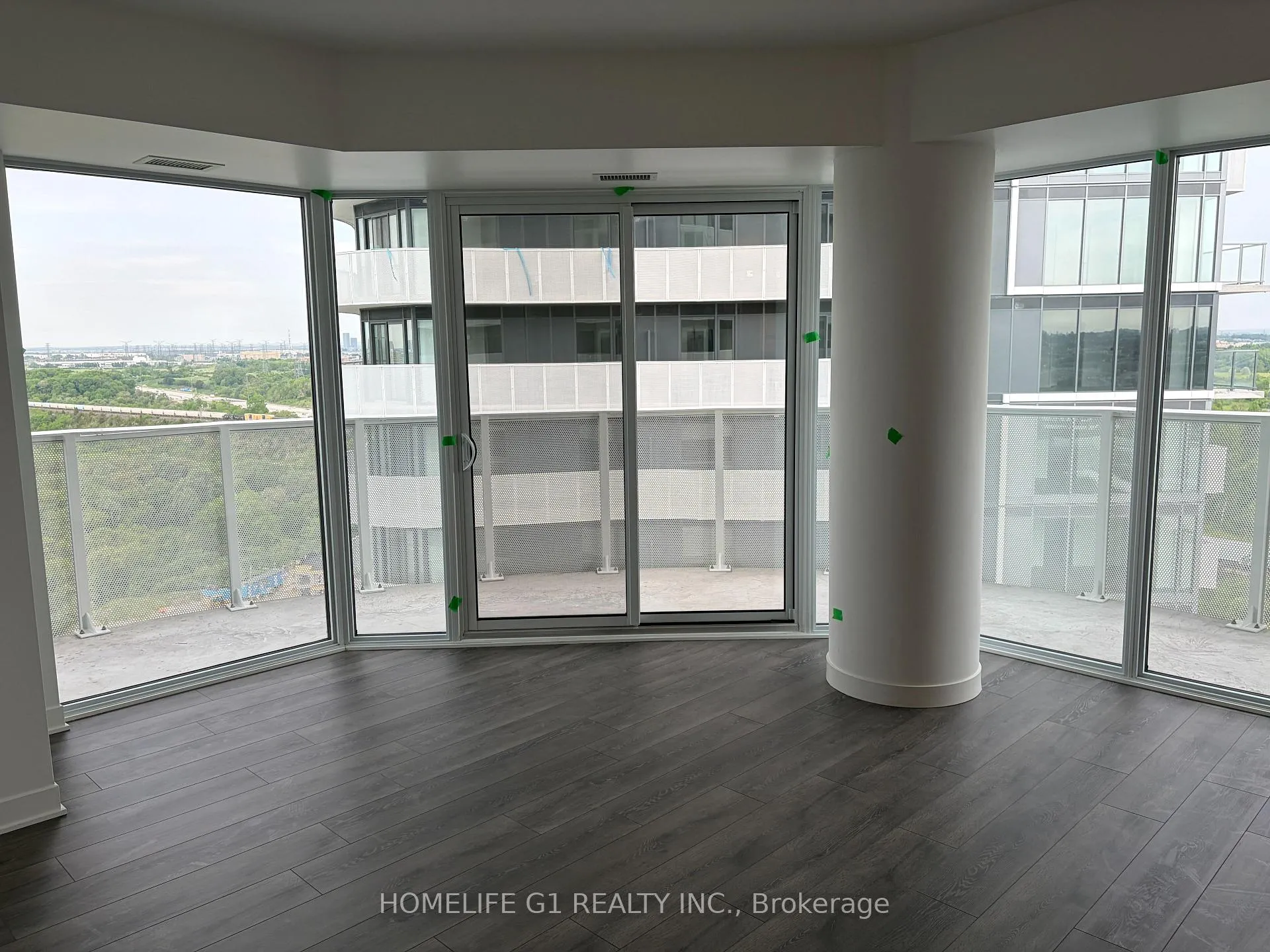Photo 6 of Unit 1718, 6 Flavelle Trail, Vaughan, Steeles West Industrial — HOMEH