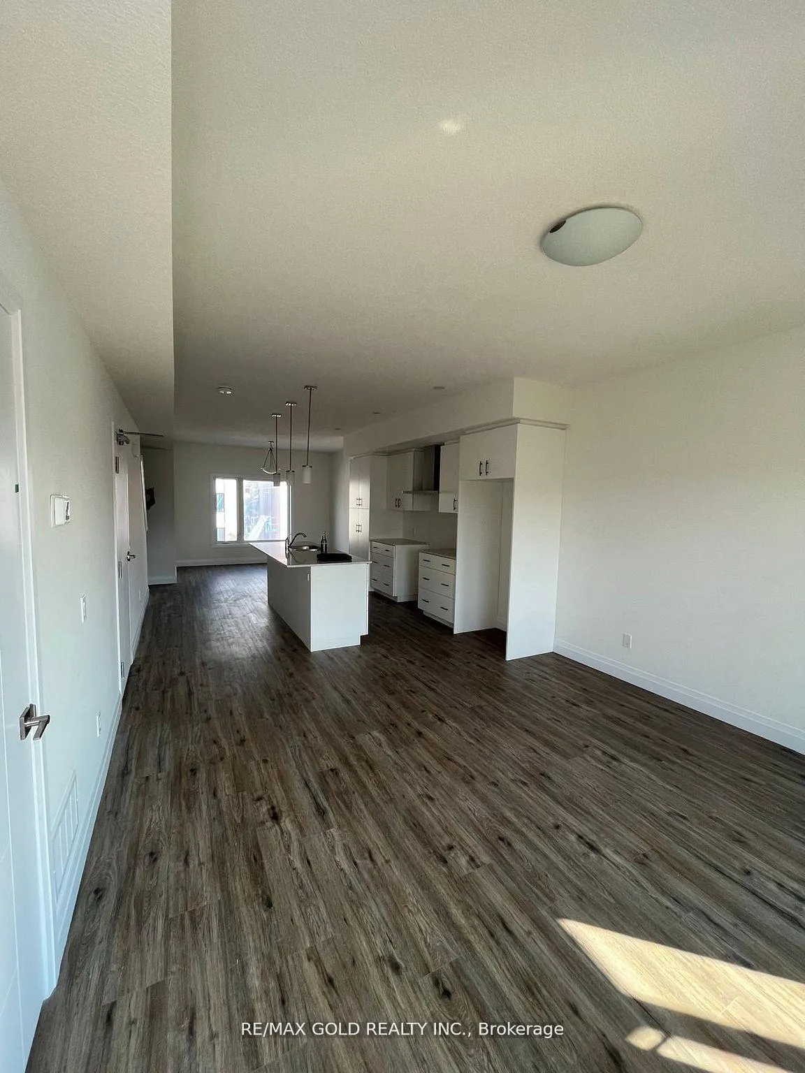Photo 5 of 28 Lily Lane, Guelph, Clairfields/Hanlon Business Park — HOMEH
