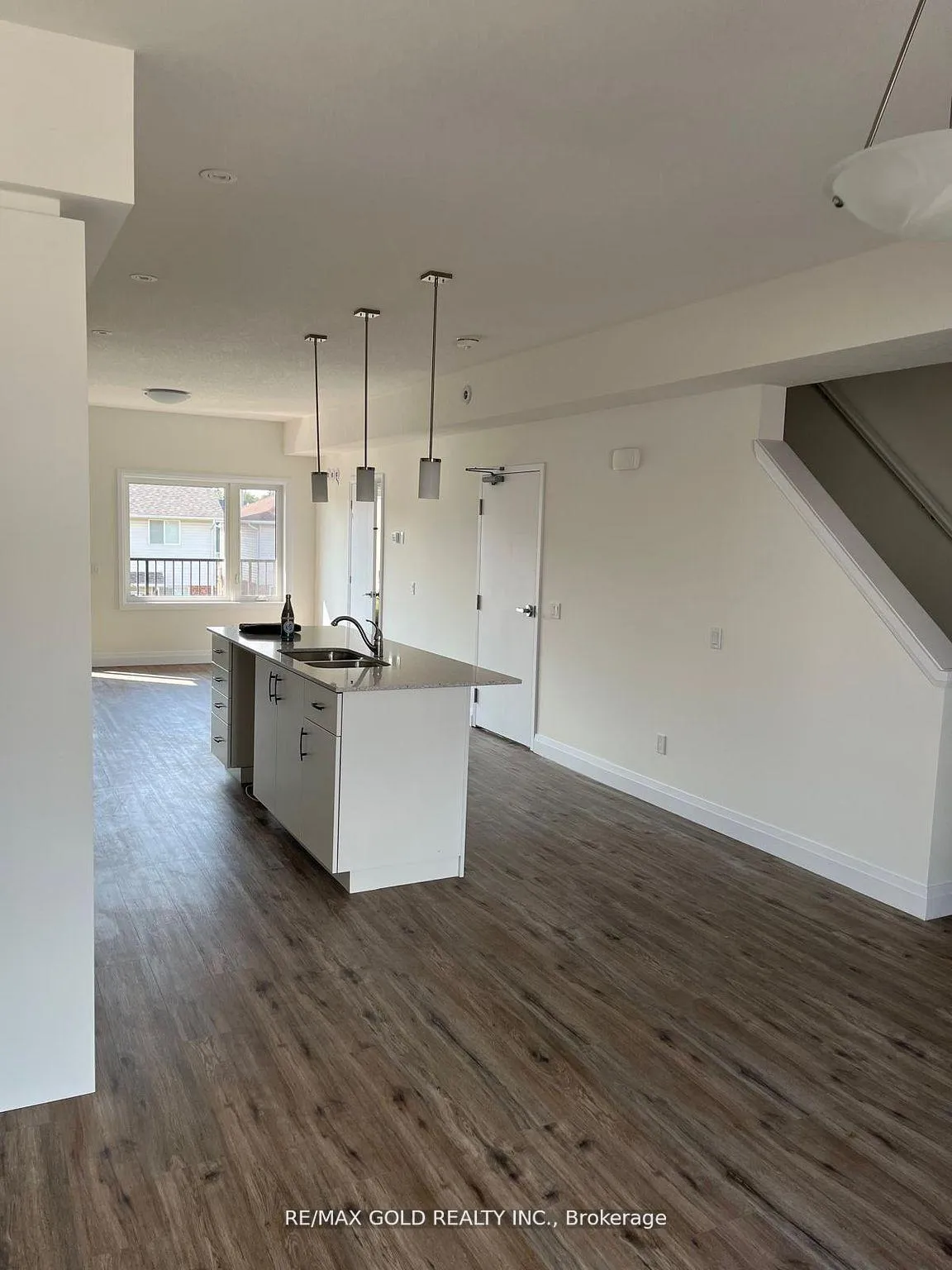 Photo 6 of 28 Lily Lane, Guelph, Clairfields/Hanlon Business Park — HOMEH