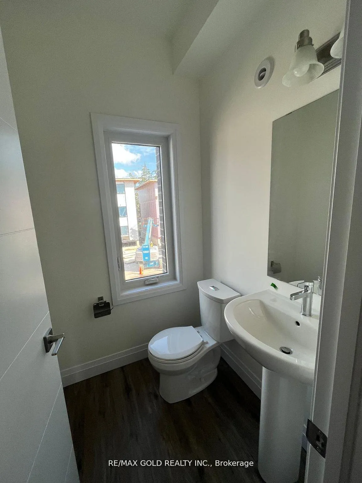 Photo 8 of 28 Lily Lane, Guelph, Clairfields/Hanlon Business Park — HOMEH