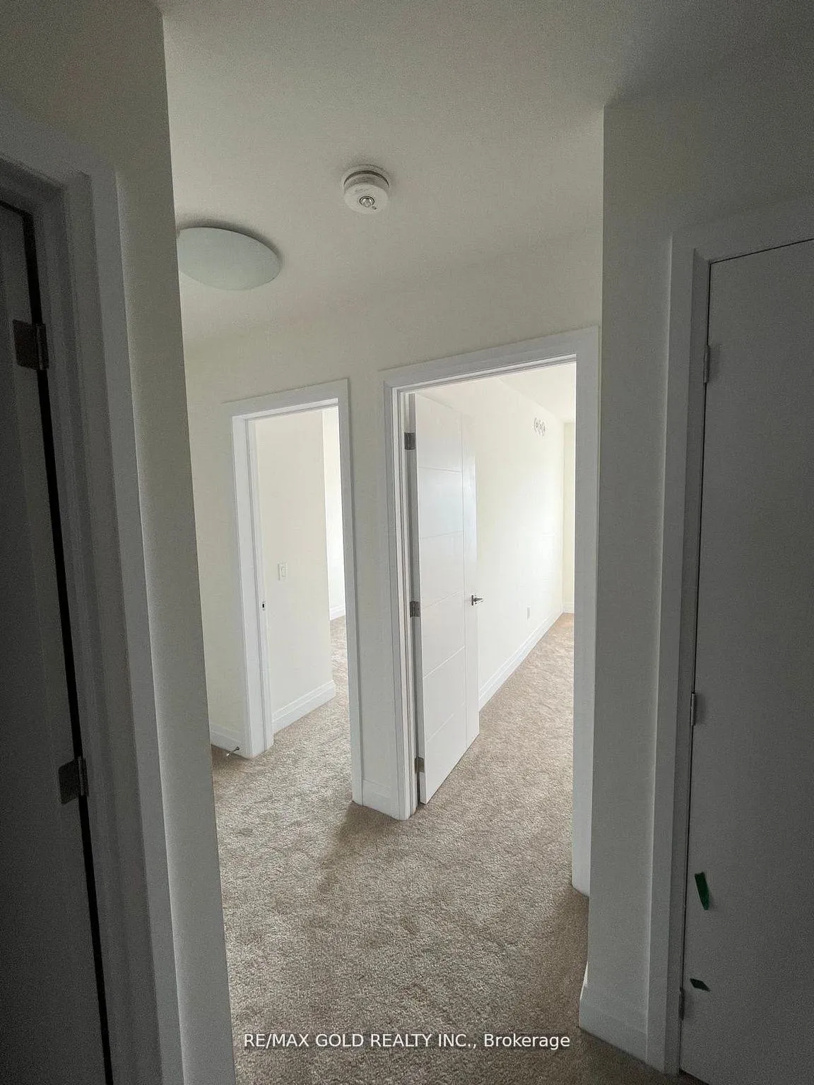 Photo 10 of 28 Lily Lane, Guelph, Clairfields/Hanlon Business Park — HOMEH