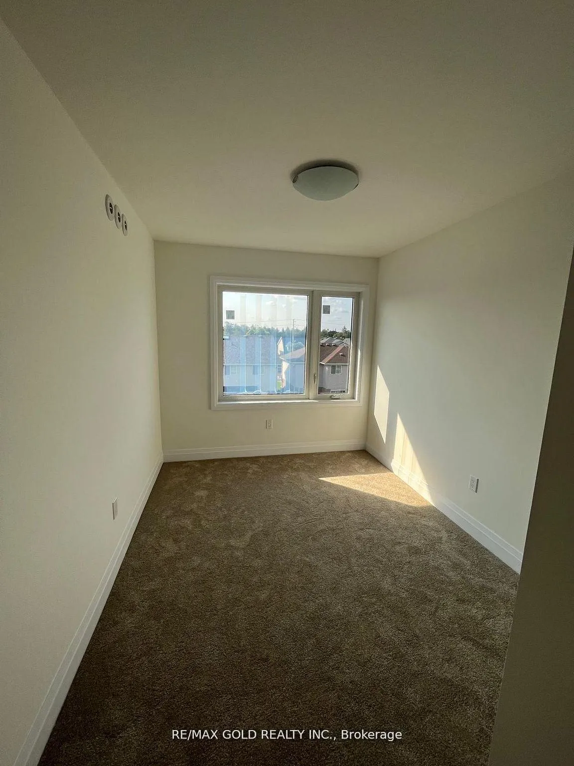 Photo 12 of 28 Lily Lane, Guelph, Clairfields/Hanlon Business Park — HOMEH