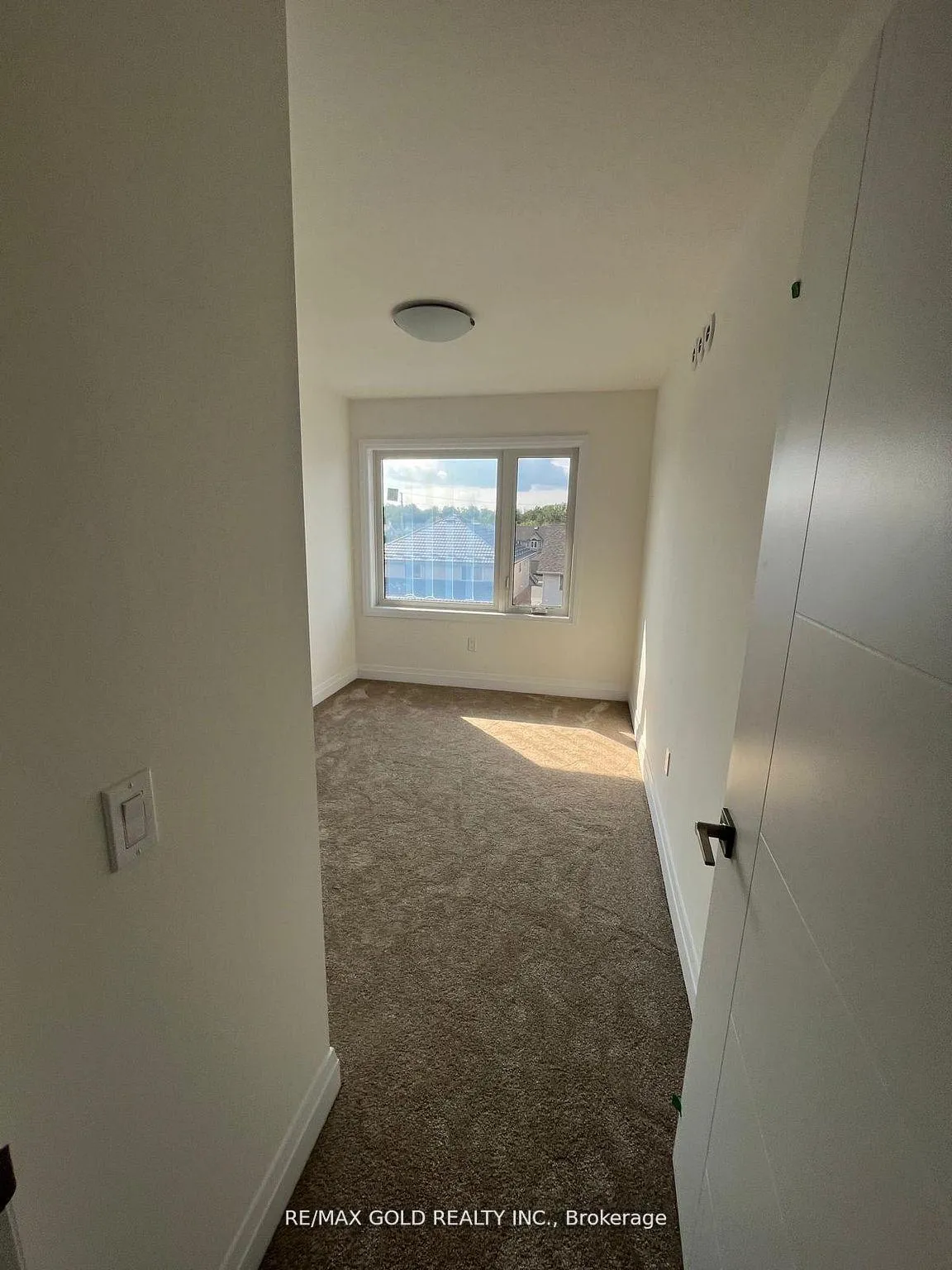 Photo 13 of 28 Lily Lane, Guelph, Clairfields/Hanlon Business Park — HOMEH