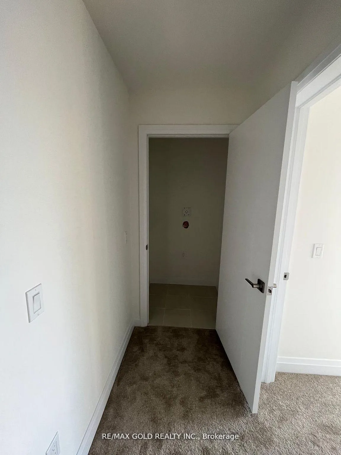 Photo 15 of 28 Lily Lane, Guelph, Clairfields/Hanlon Business Park — HOMEH