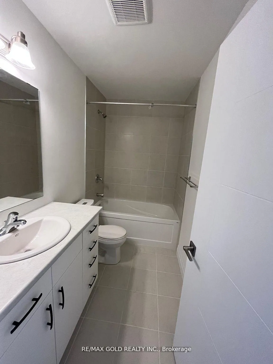 Photo 16 of 28 Lily Lane, Guelph, Clairfields/Hanlon Business Park — HOMEH