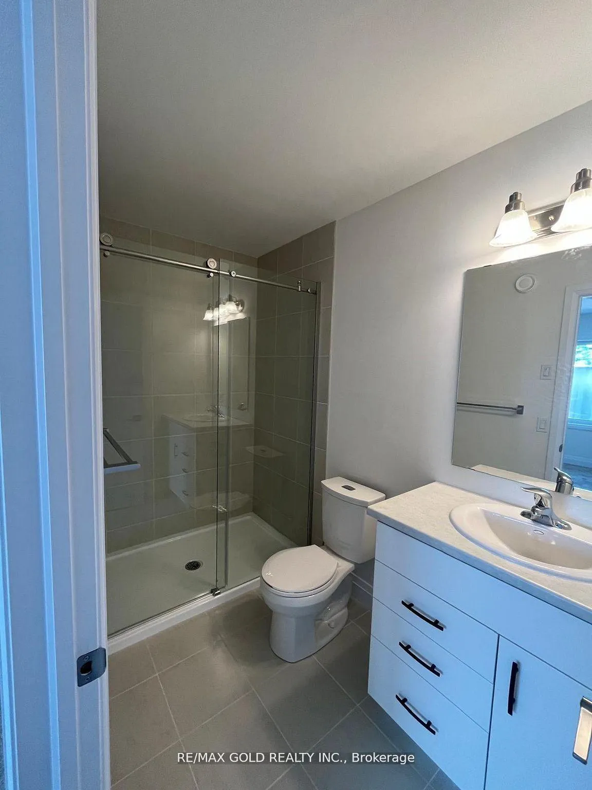Photo 18 of 28 Lily Lane, Guelph, Clairfields/Hanlon Business Park — HOMEH