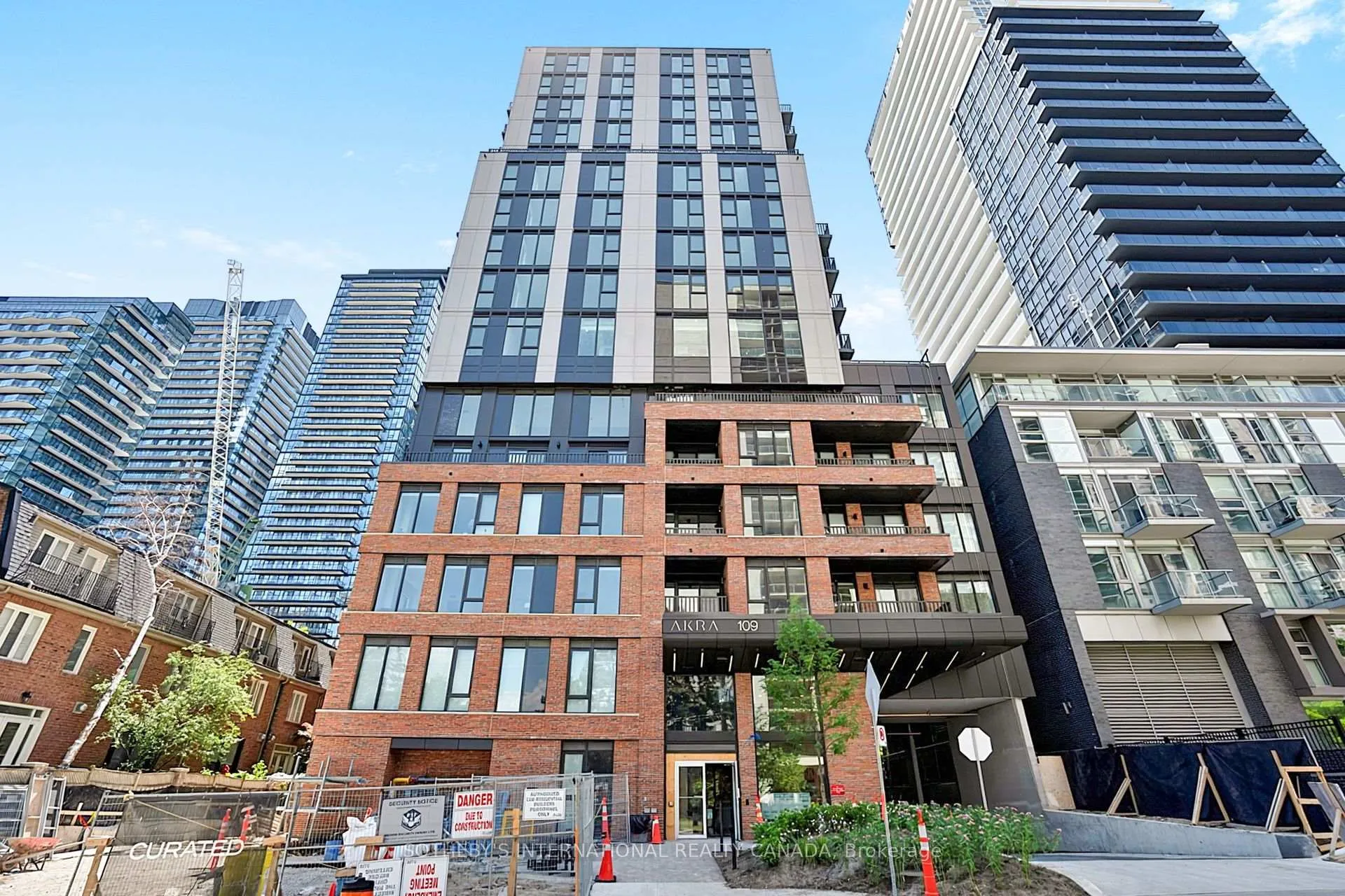 Front of Unit 1110, 109 Erskine Avenue