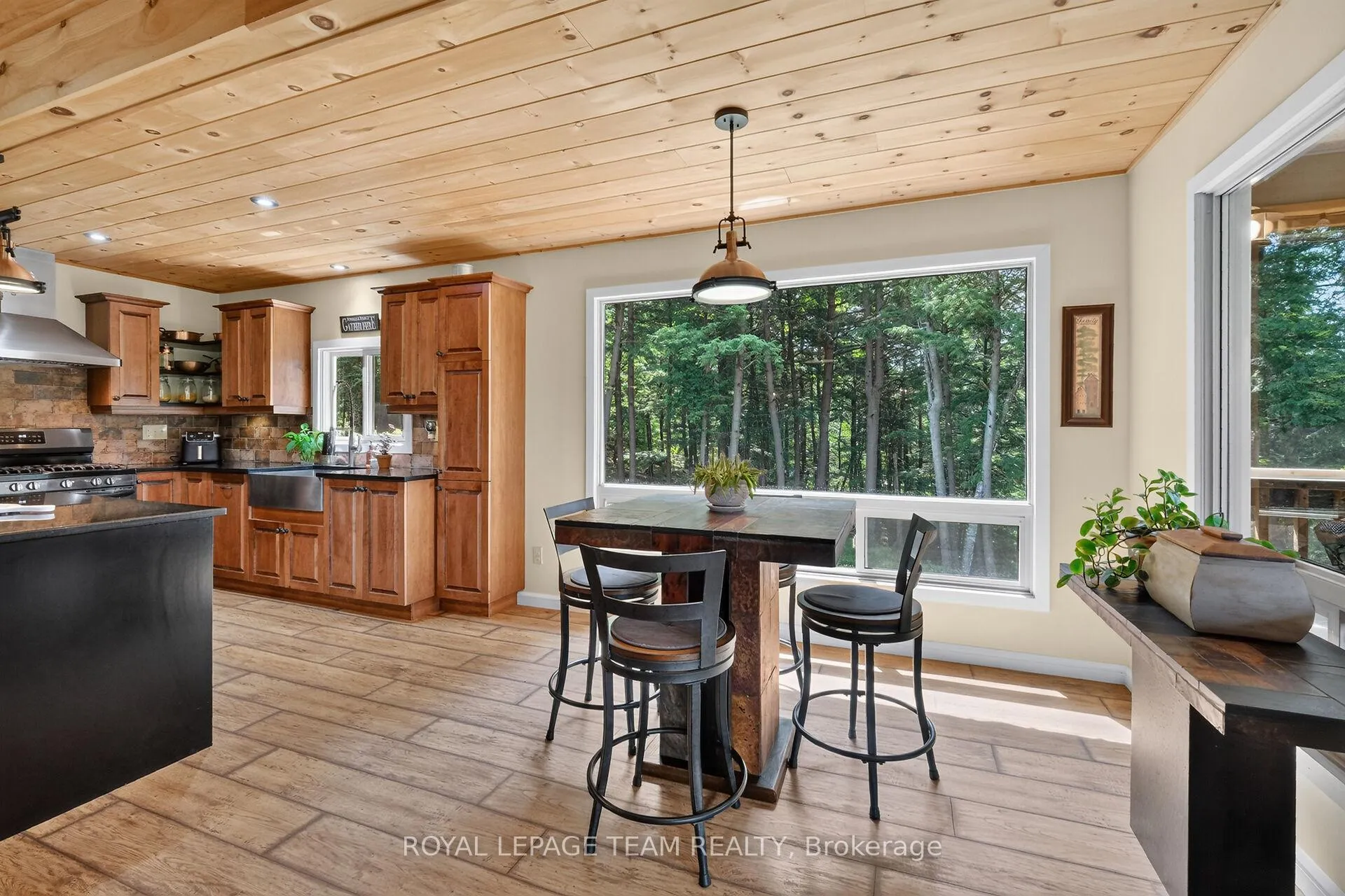 Photo 10 of 102 A Mcvicar Lane, McNab/Braeside, Mcnab/Braeside Twps — HOMEH
