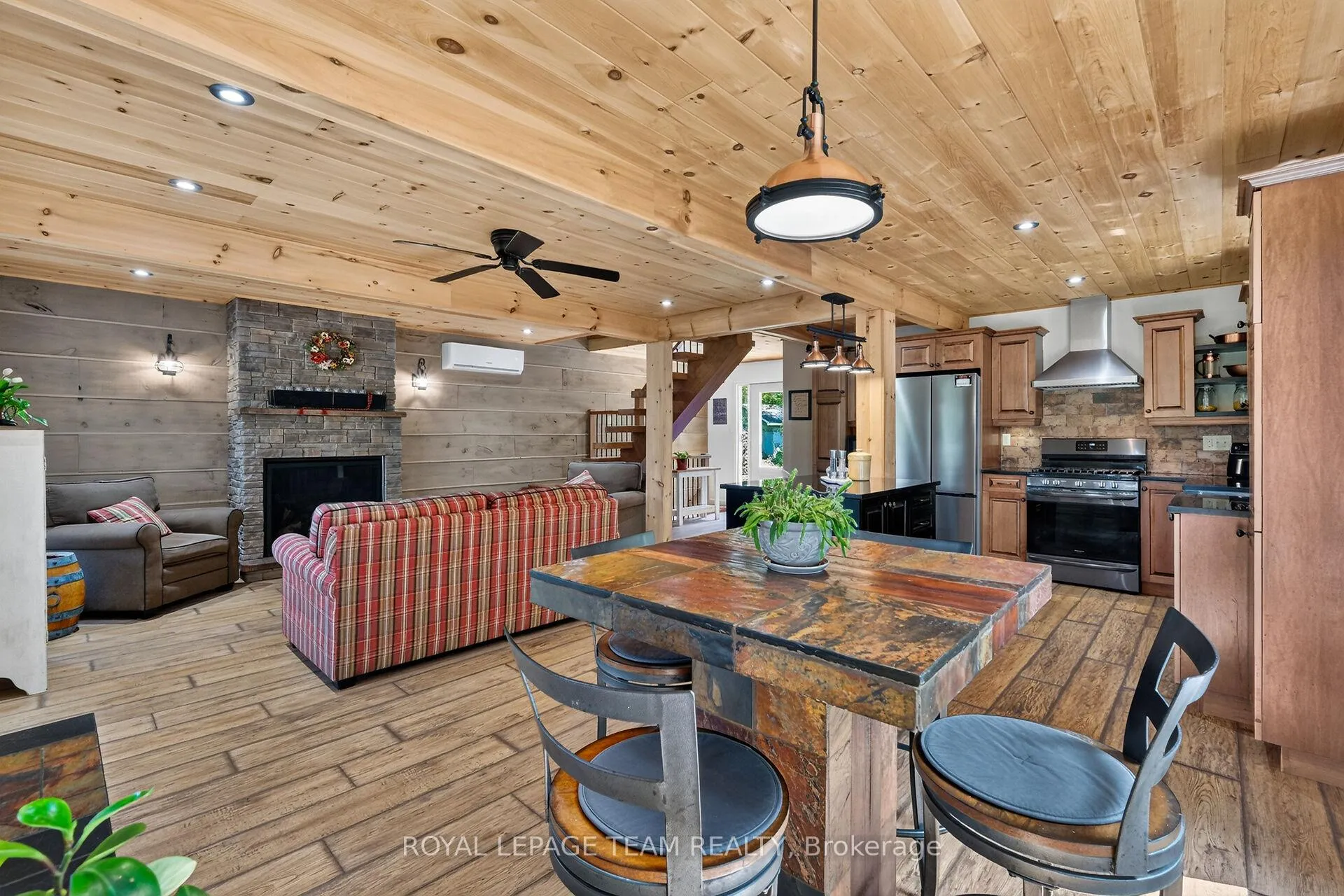 Photo 11 of 102 A Mcvicar Lane, McNab/Braeside, Mcnab/Braeside Twps — HOMEH