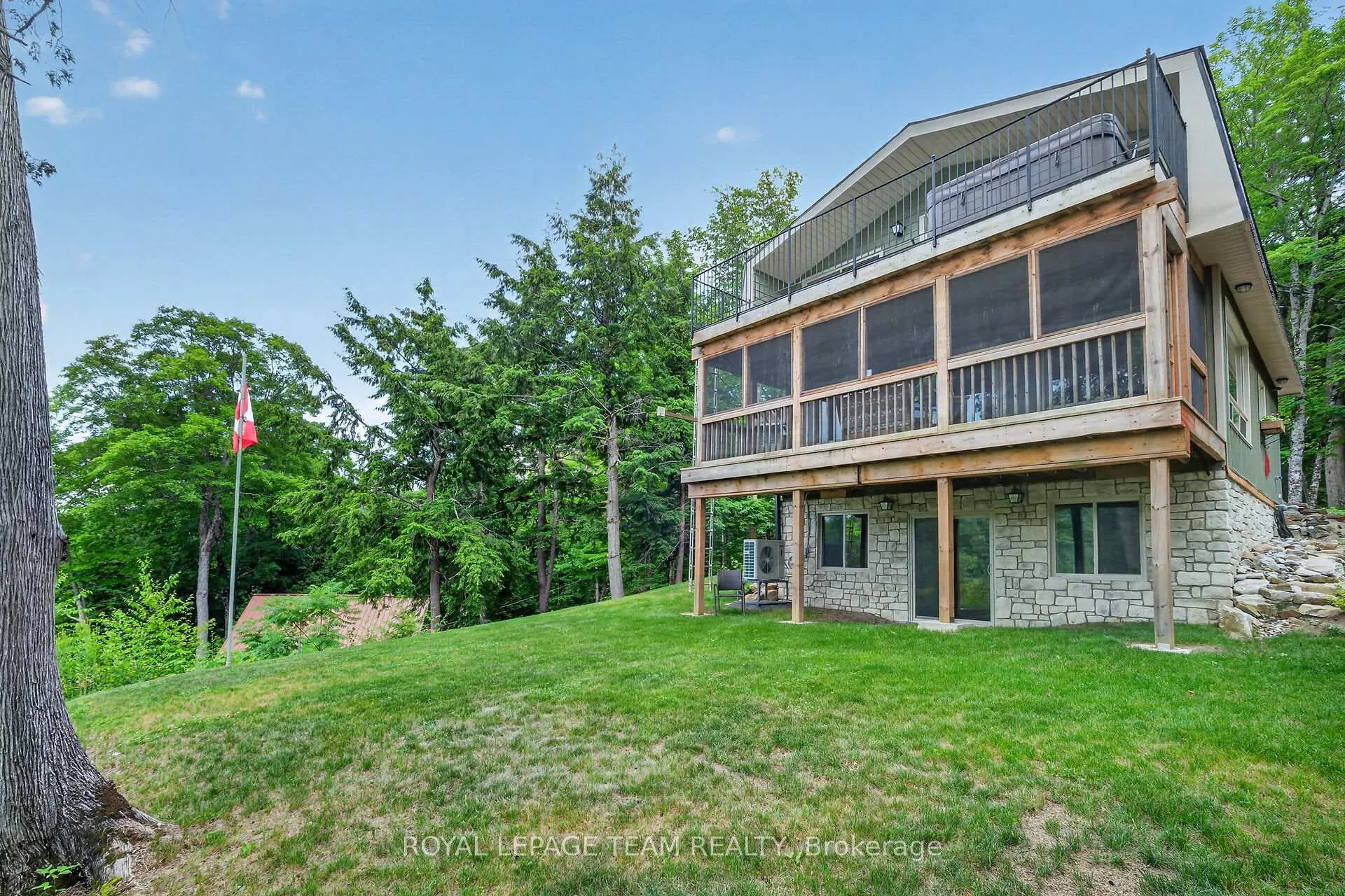 Photo 32 of 102 A Mcvicar Lane, McNab/Braeside, Mcnab/Braeside Twps — HOMEH