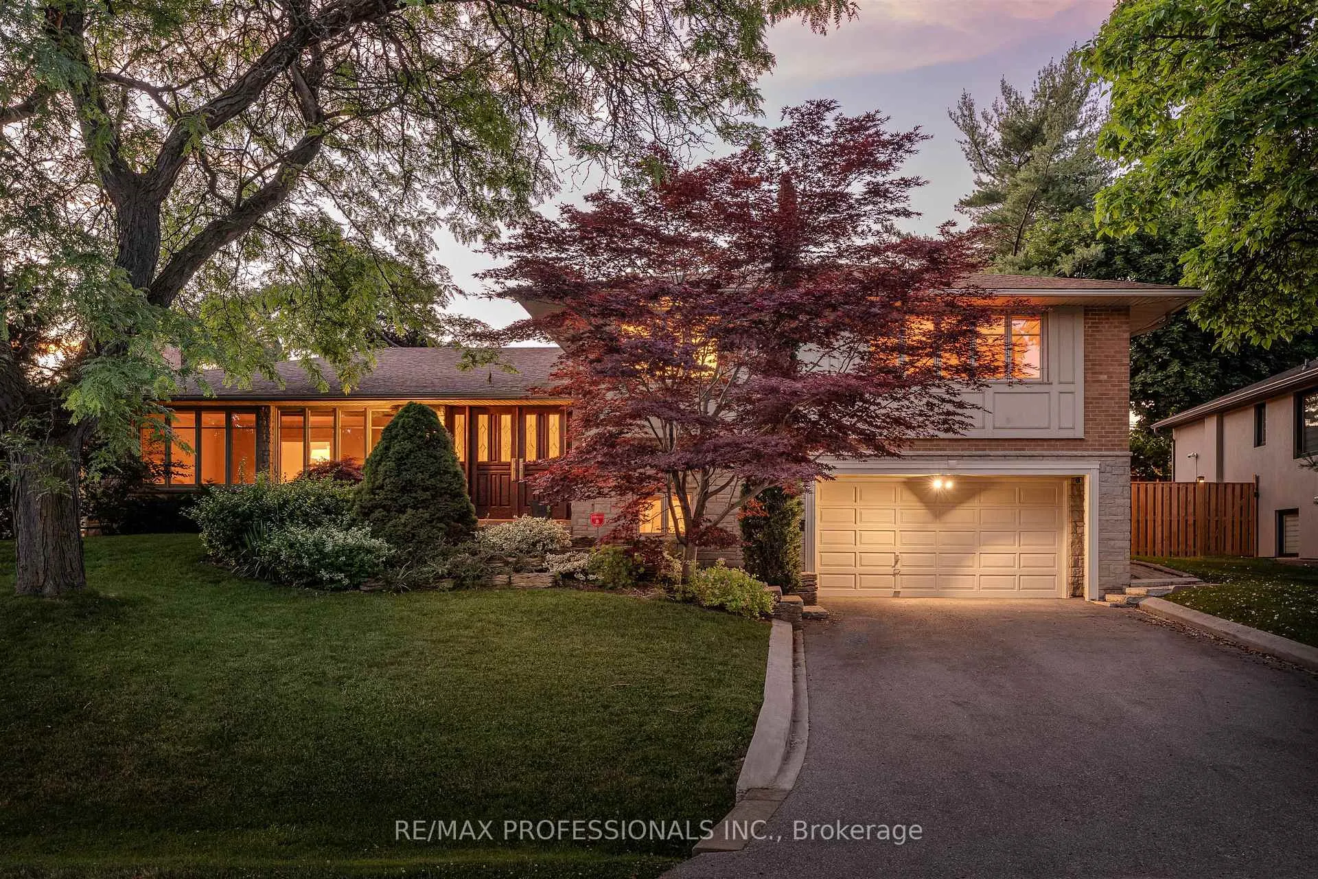 Photo 1 of 28 Aylesbury Road, Etobicoke, Princess-Rosethorn — HOMEH