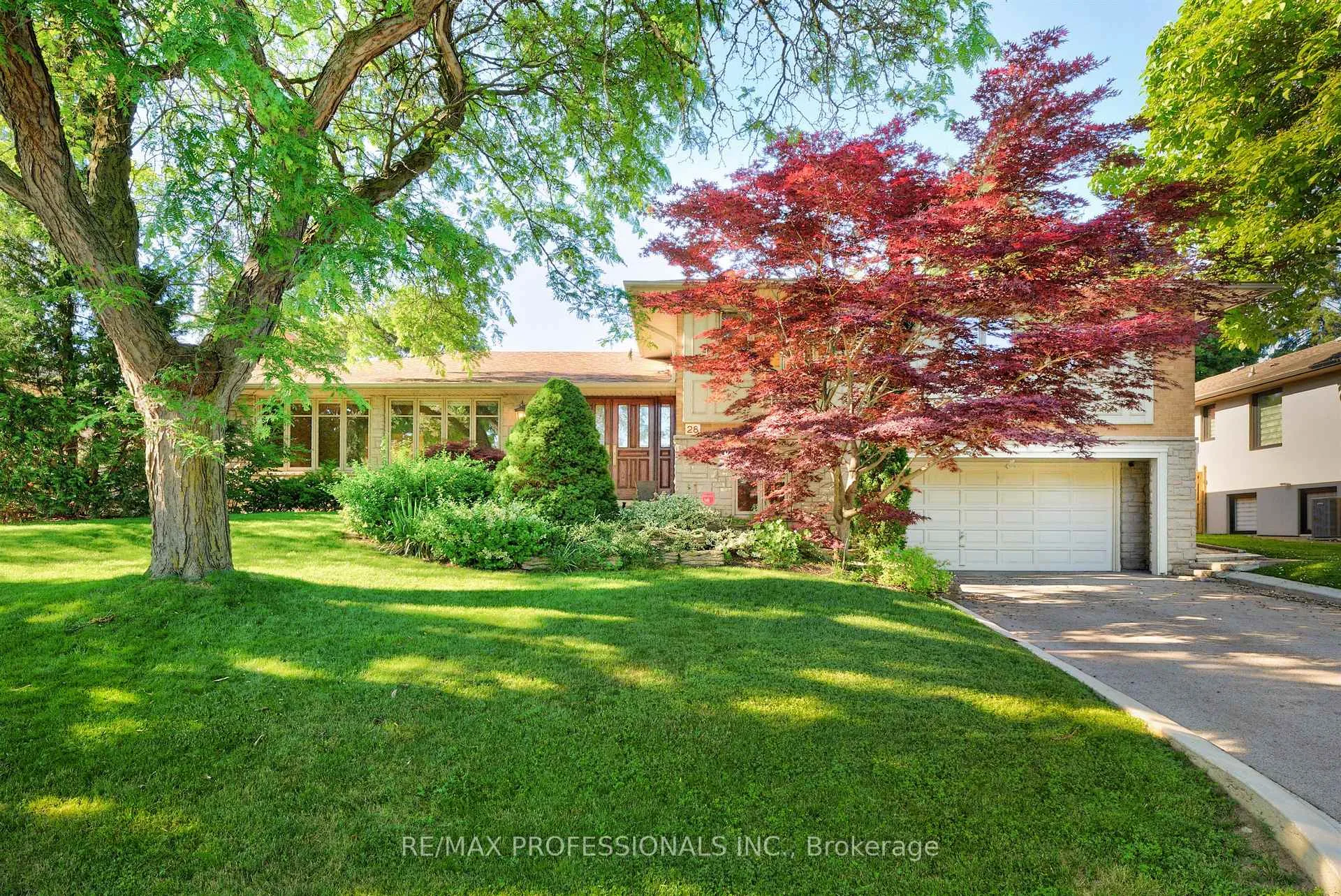 Photo 4 of 28 Aylesbury Road, Etobicoke, Princess-Rosethorn — HOMEH