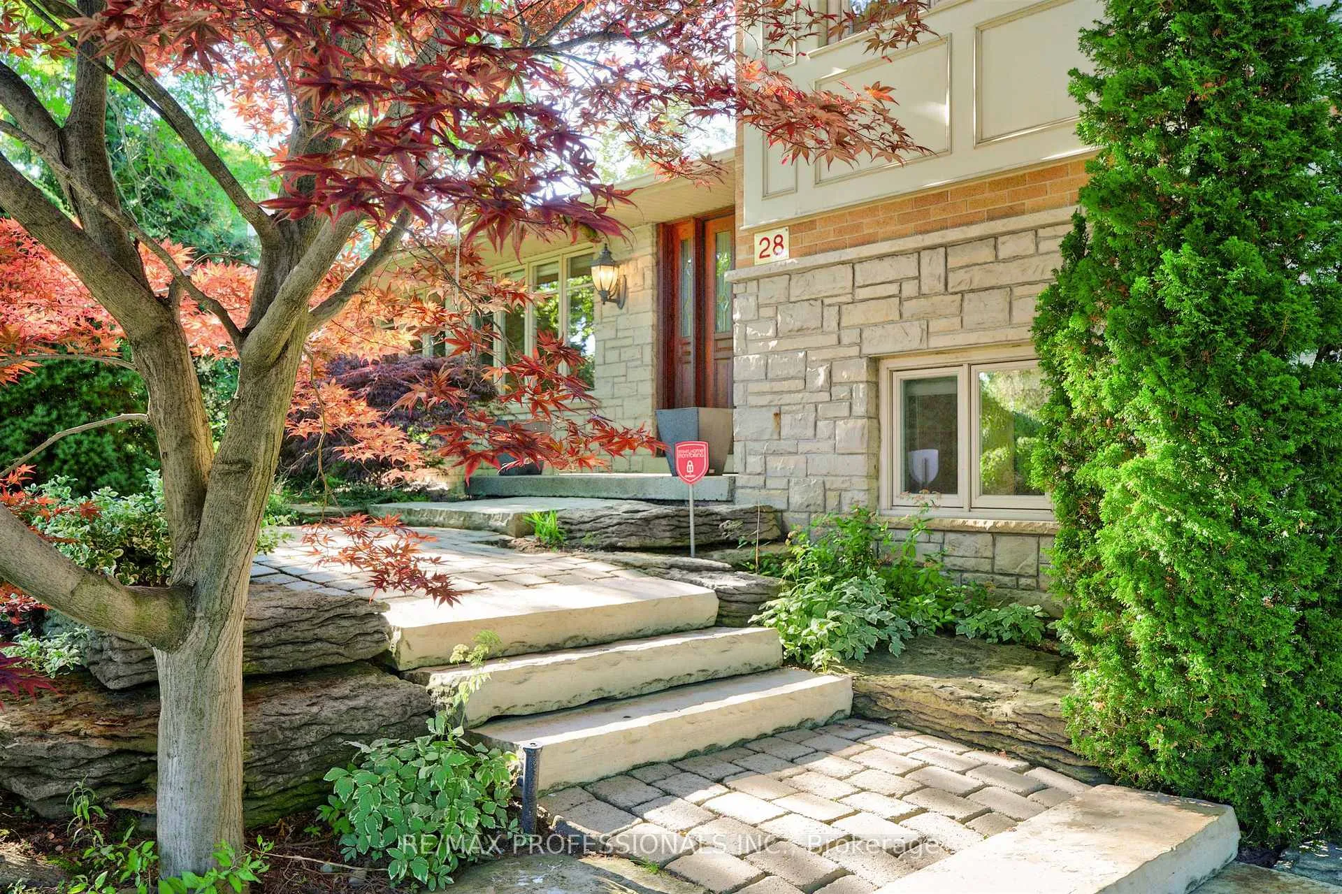 Photo 5 of 28 Aylesbury Road, Etobicoke, Princess-Rosethorn — HOMEH