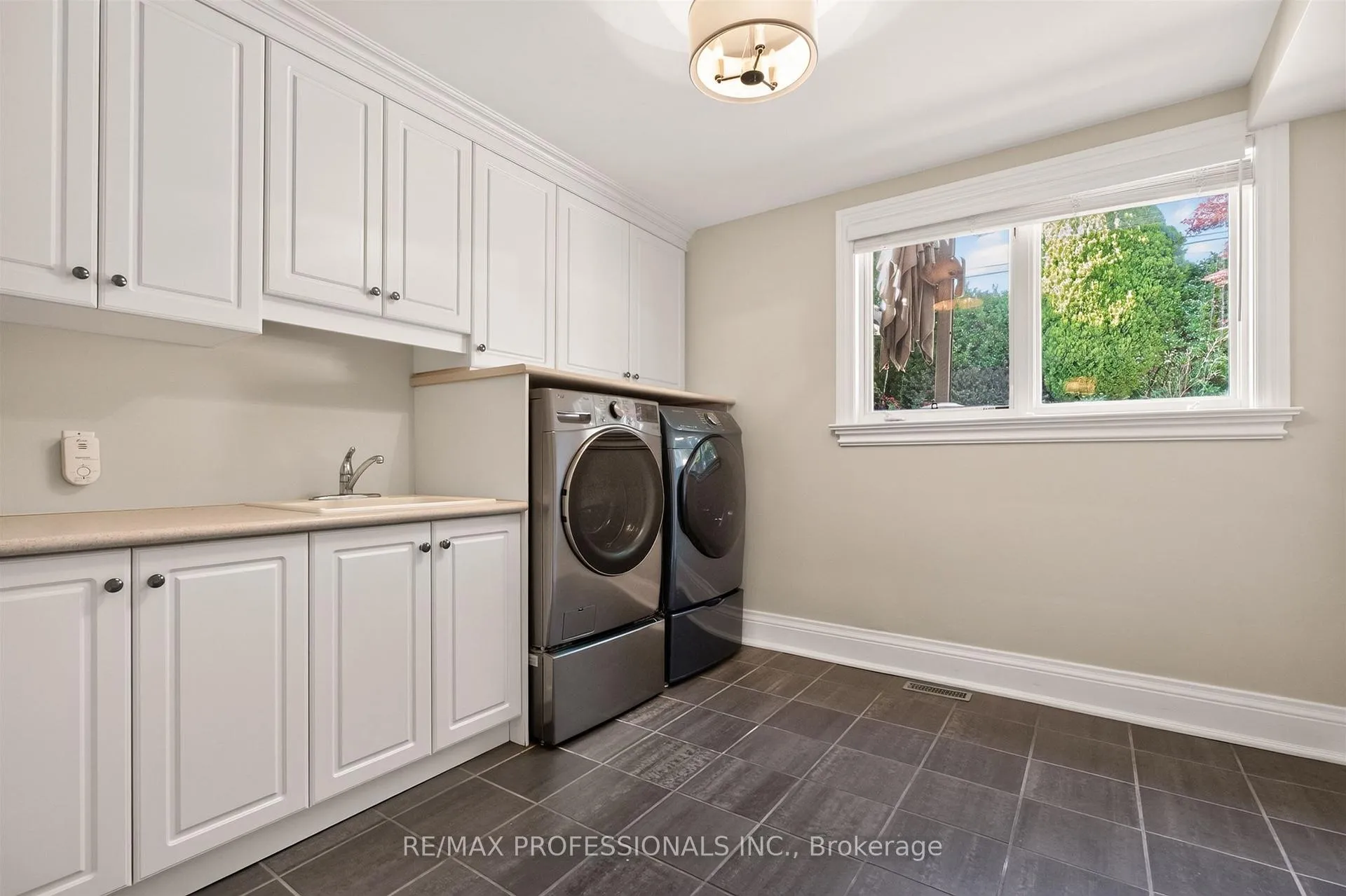 Photo 24 of 28 Aylesbury Road, Etobicoke, Princess-Rosethorn — HOMEH