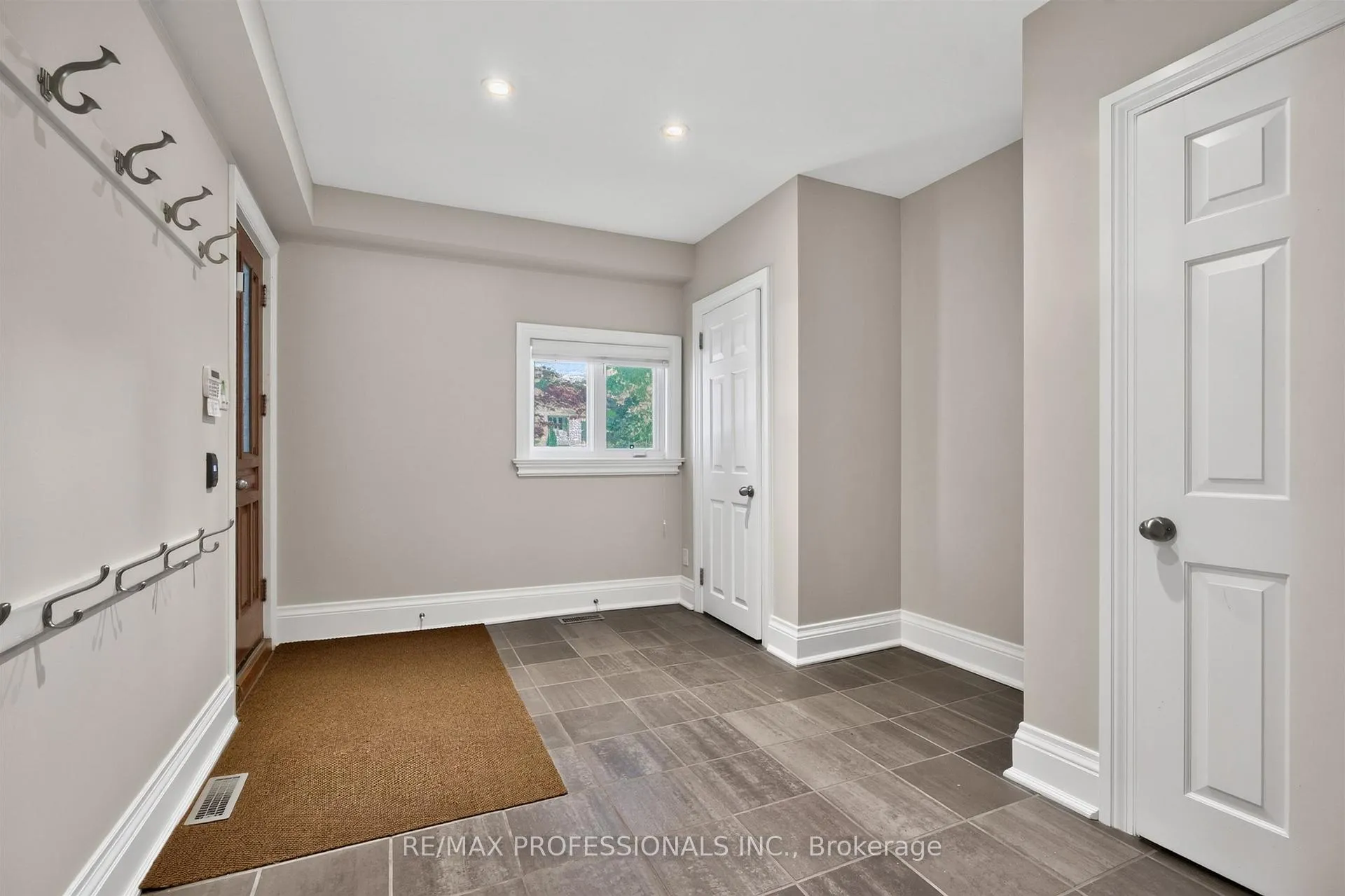 Photo 25 of 28 Aylesbury Road, Etobicoke, Princess-Rosethorn — HOMEH