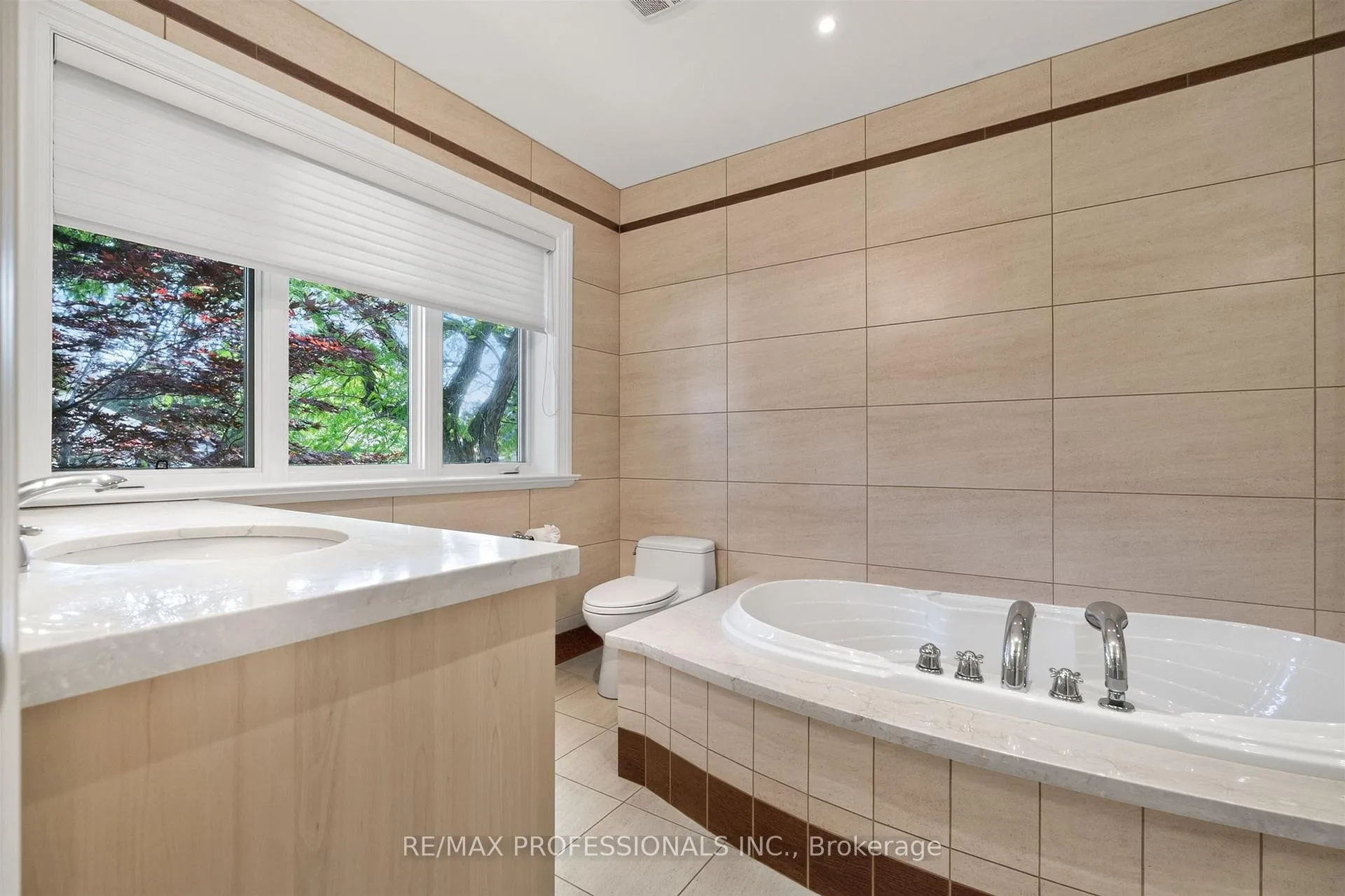 Photo 31 of 28 Aylesbury Road, Etobicoke, Princess-Rosethorn — HOMEH
