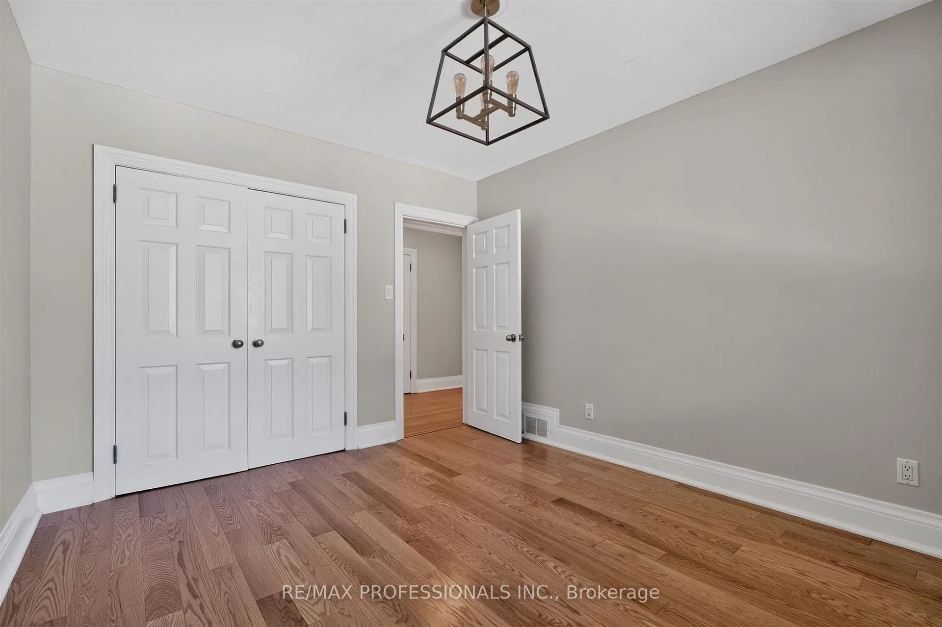 Photo 37 of 28 Aylesbury Road, Etobicoke, Princess-Rosethorn — HOMEH