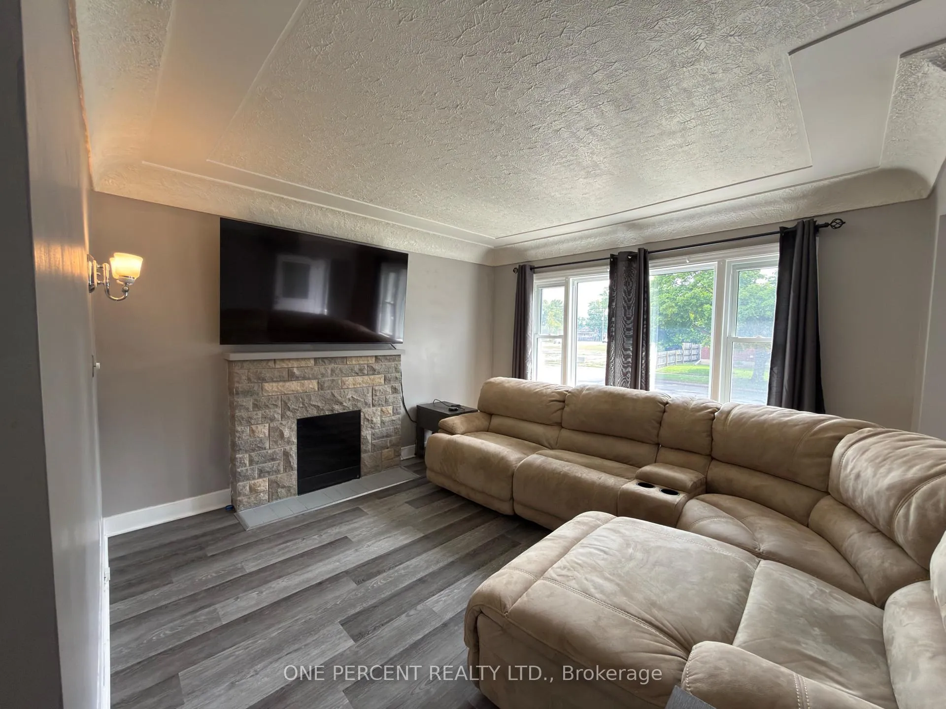 Photo 2 of 9 Lyons Avenue, Welland, Lincoln/Crowland — HOMEH