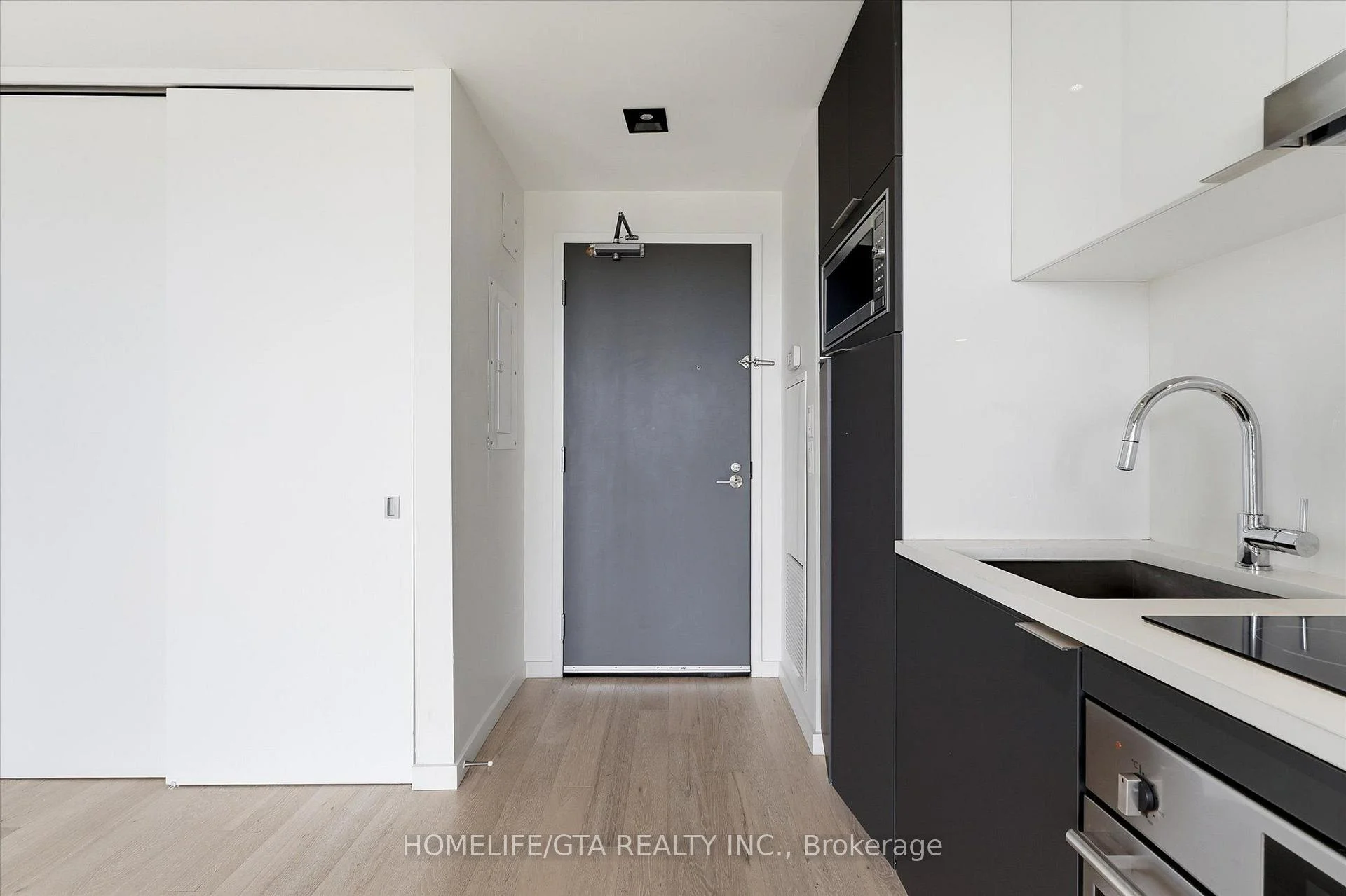 Photo 6 of Unit 612, 170 Bayview Avenue, Toronto, Waterfront Communities — HOMEH