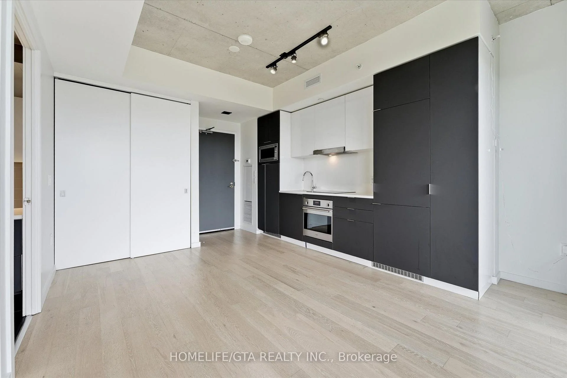 Photo 11 of Unit 612, 170 Bayview Avenue, Toronto, Waterfront Communities — HOMEH