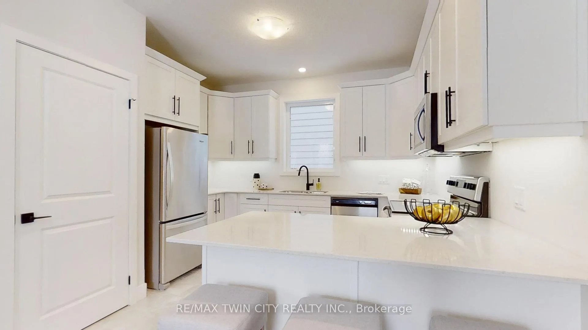 Photo 3 of 1715 Fairfield Road, London, South U — HOMEH