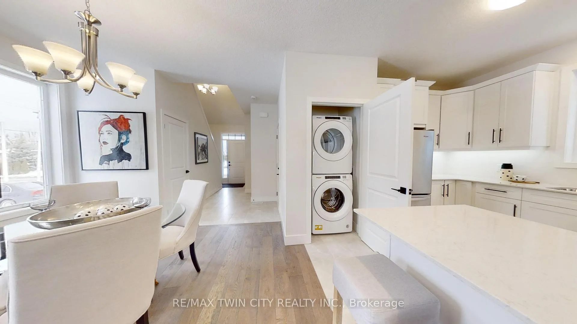 Photo 4 of 1715 Fairfield Road, London, South U — HOMEH