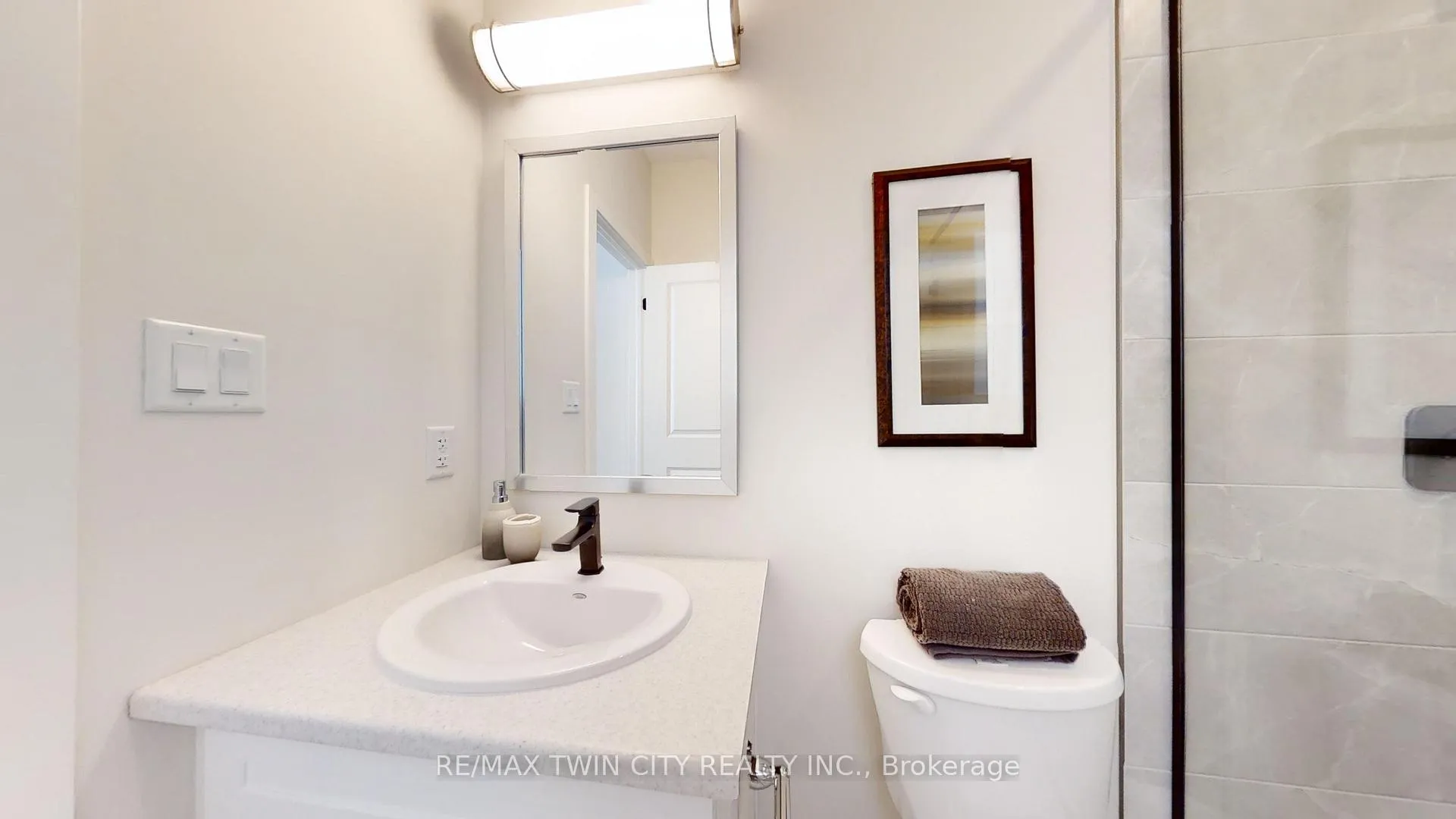 Photo 7 of 1715 Fairfield Road, London, South U — HOMEH