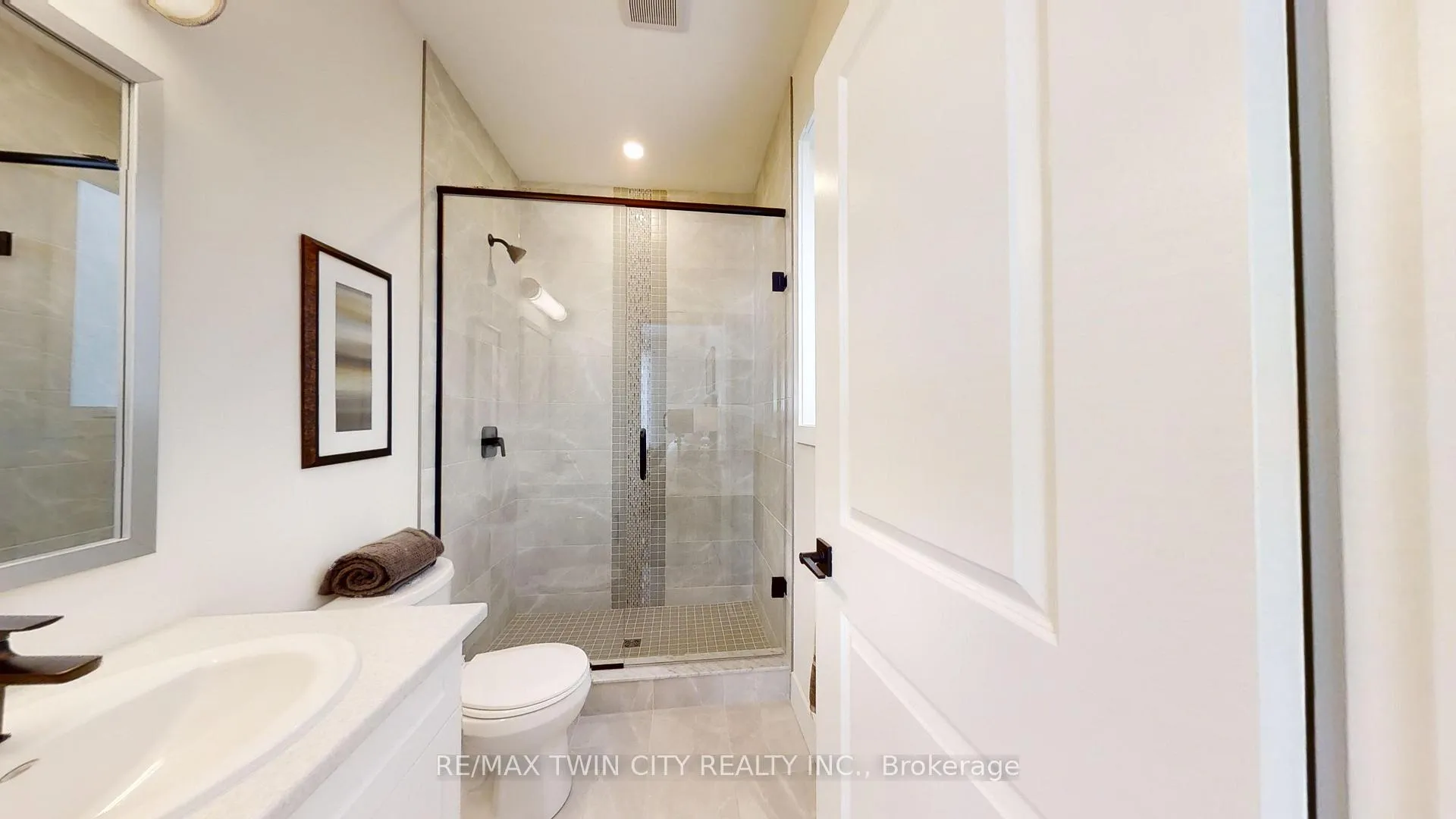 Photo 8 of 1715 Fairfield Road, London, South U — HOMEH