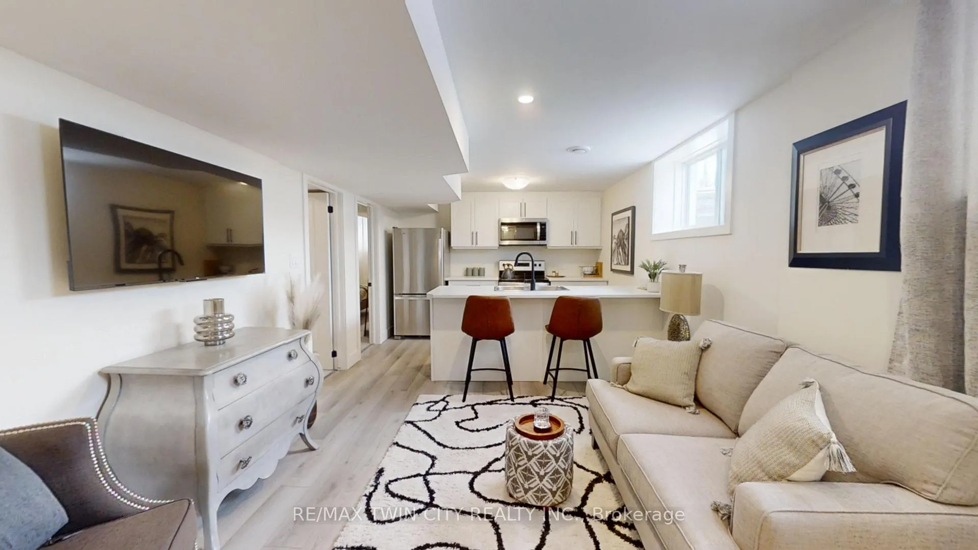 Photo 13 of 1715 Fairfield Road, London, South U — HOMEH