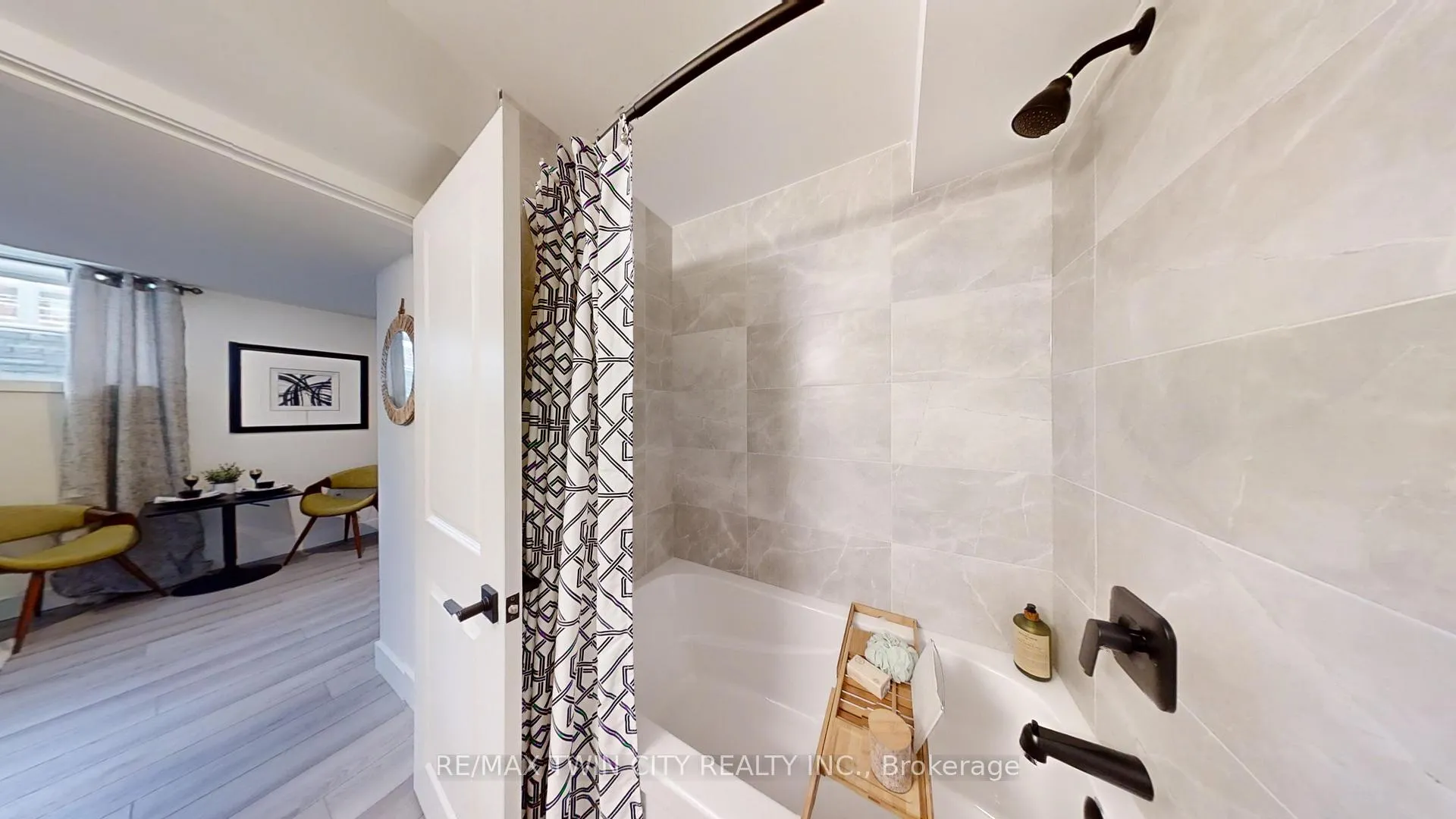 Photo 15 of 1715 Fairfield Road, London, South U — HOMEH
